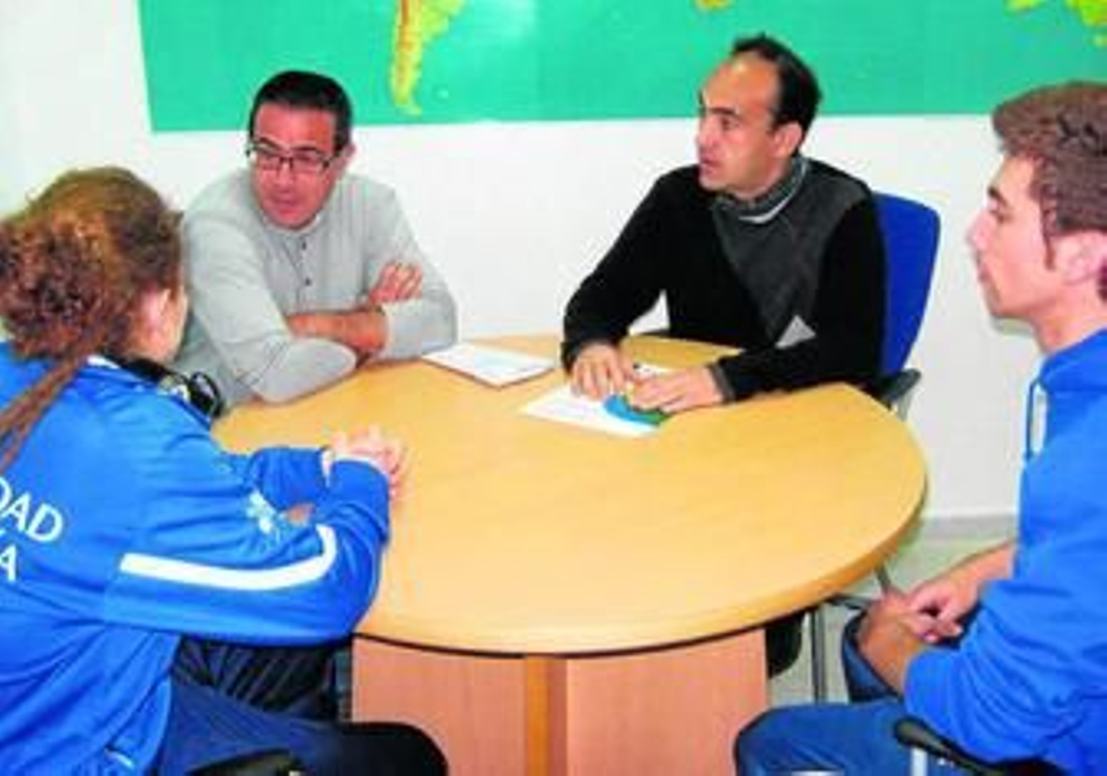 Encuentro con beneficiarios del pasado curso.