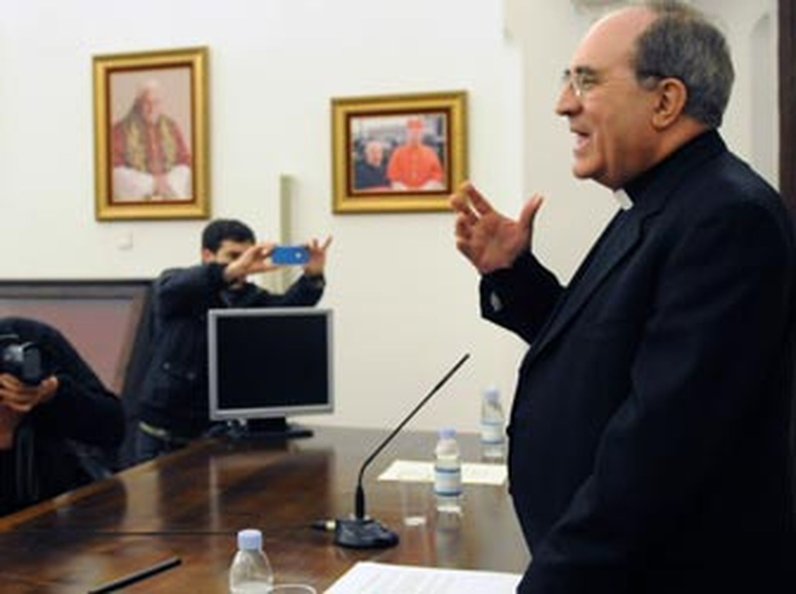 Asenjo: "Espero seguir el ejemplo del Papa si me fallan las fuerzas"