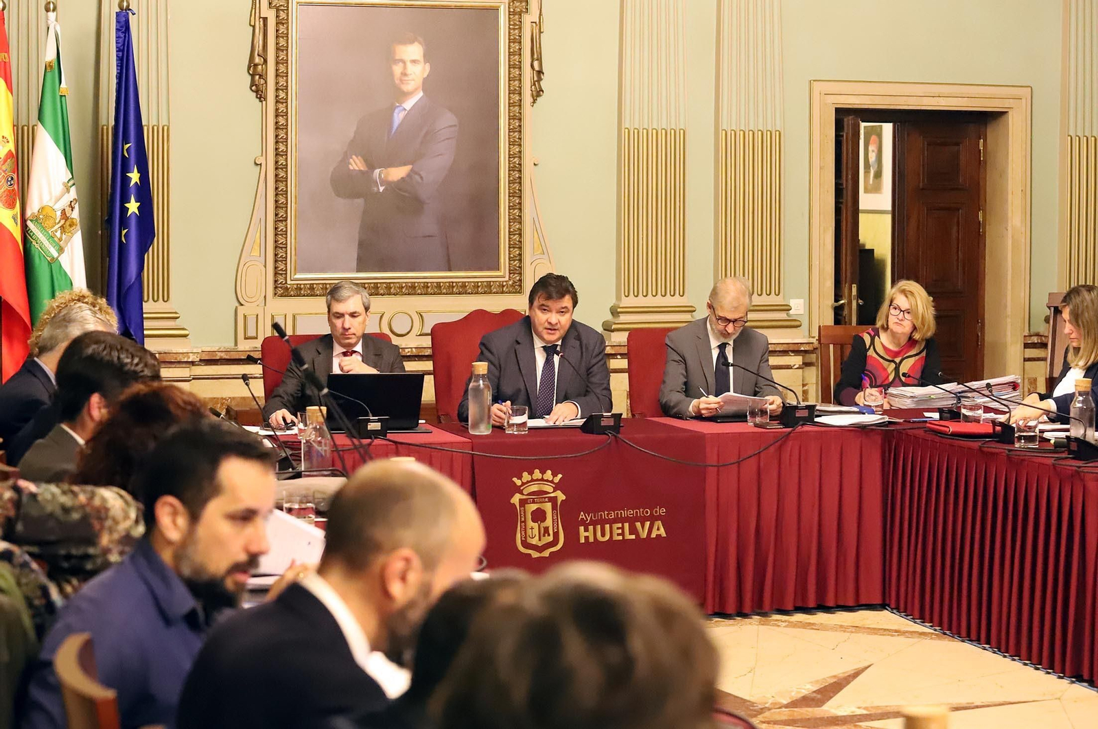Imágenes del pleno del Ayuntamiento de Huelva