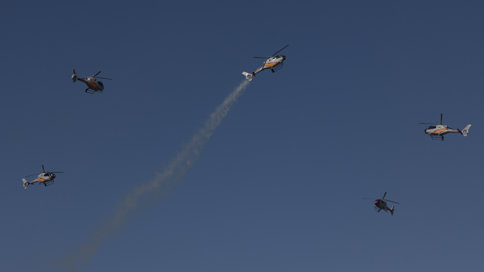Imágenes de la exhibición aérea en Tablada con motivo de su centenario