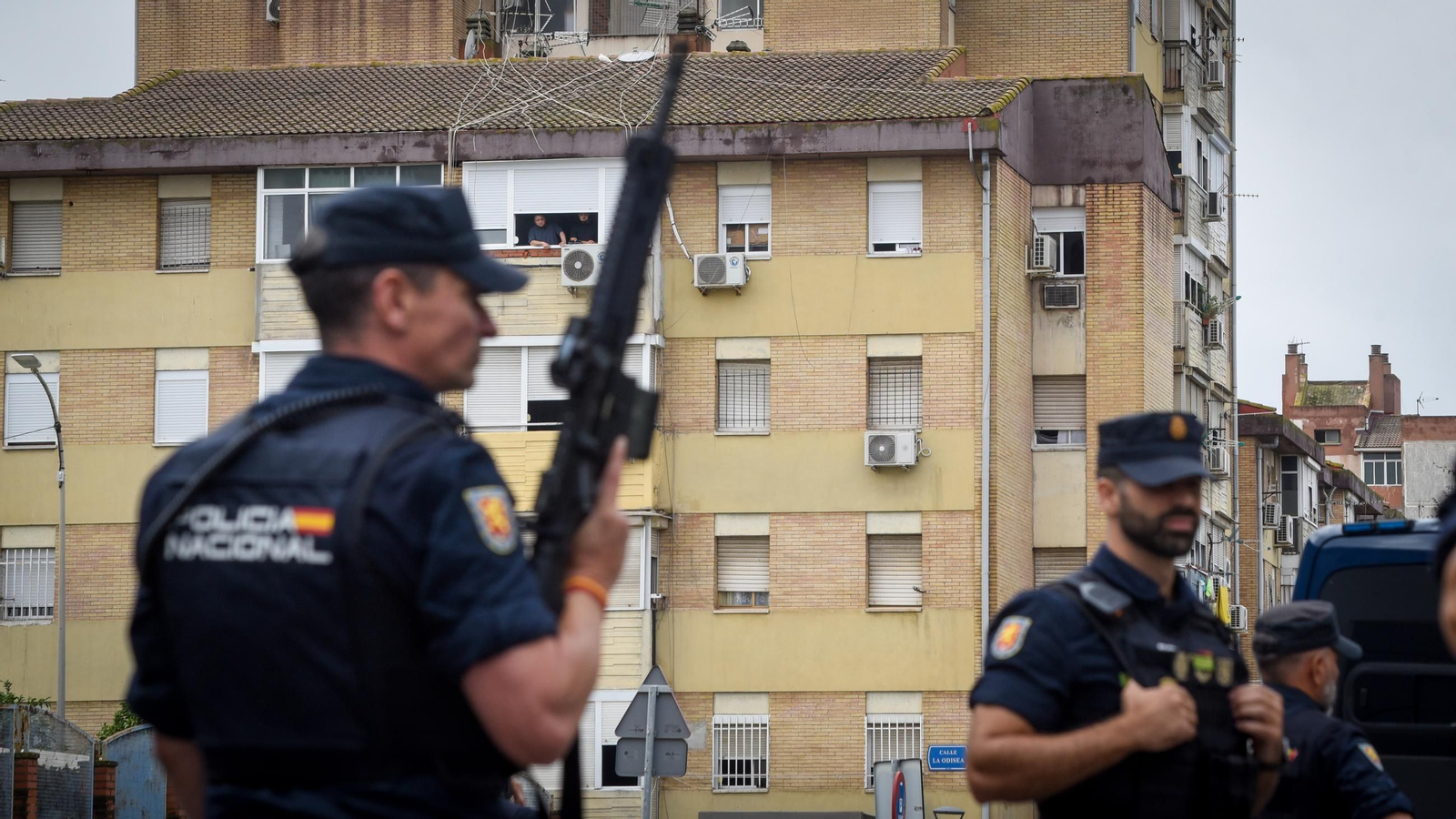 Macrorredada de la Policía Nacional en las Tres Mil Viviendas tras los tiroteos con armas de guerra