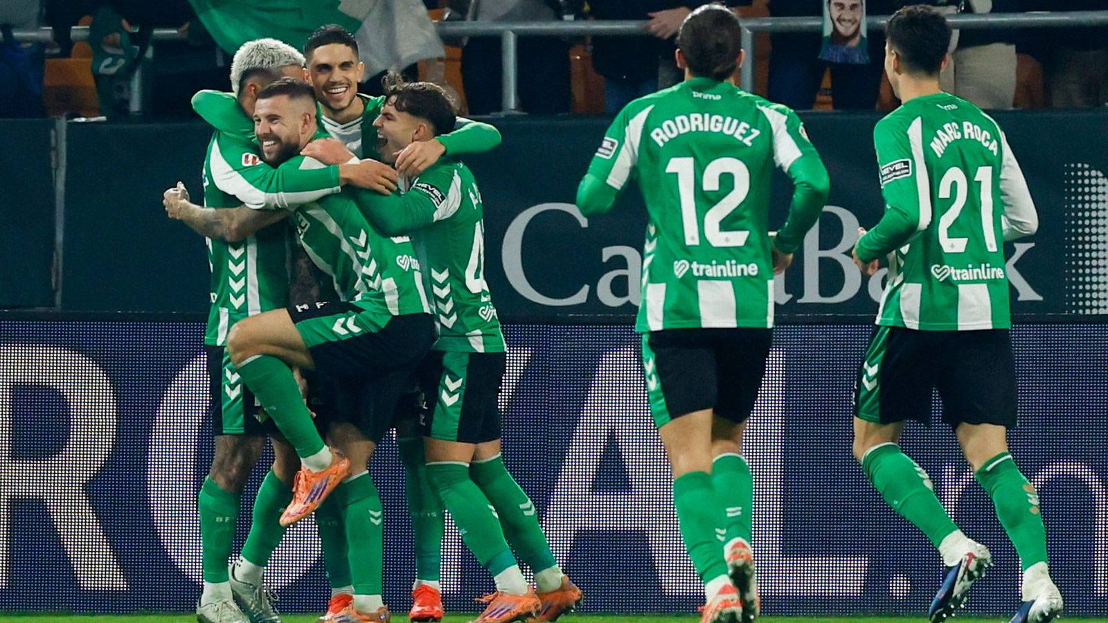 Los jugadores del Betis celebran uno de los goles anotados en el triunfo frente al Getafe en La Cartuja.