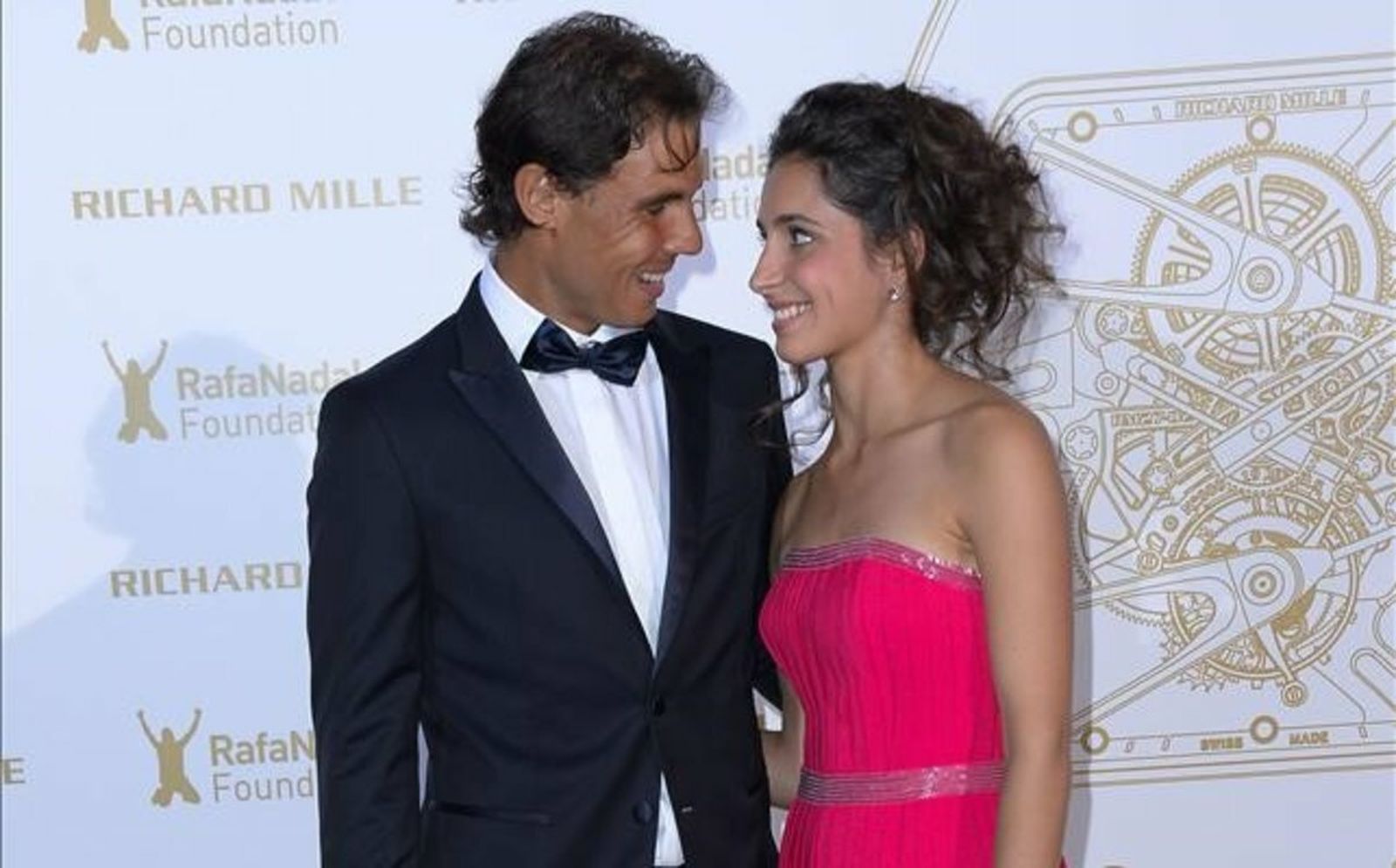 Rafa Nadal y su novia Xisca, en un 'photocall'.