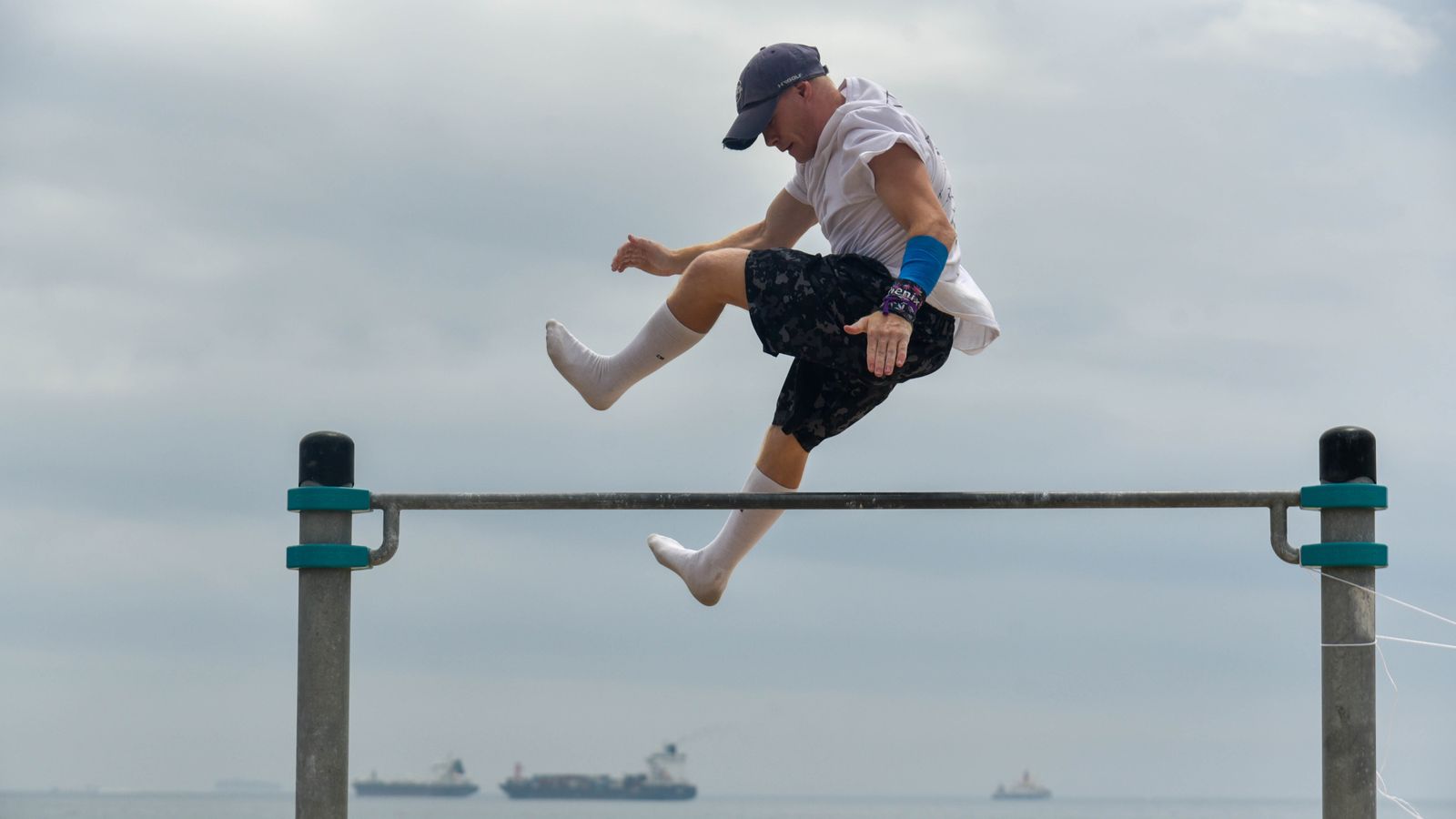 Mañana de calistenia en la playa de Getares