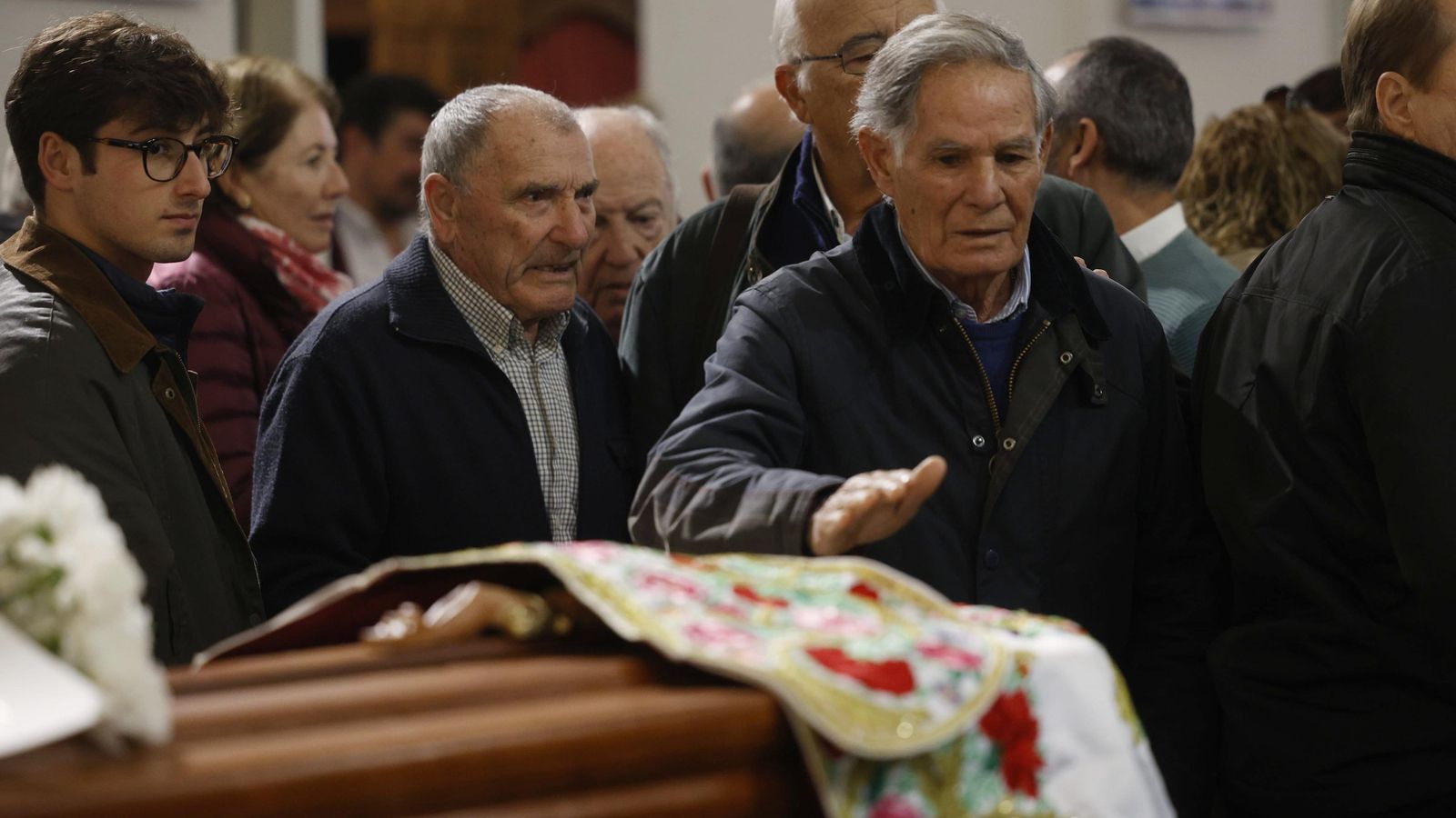 El diestro Ruiz Miguel asistió al sepelio.