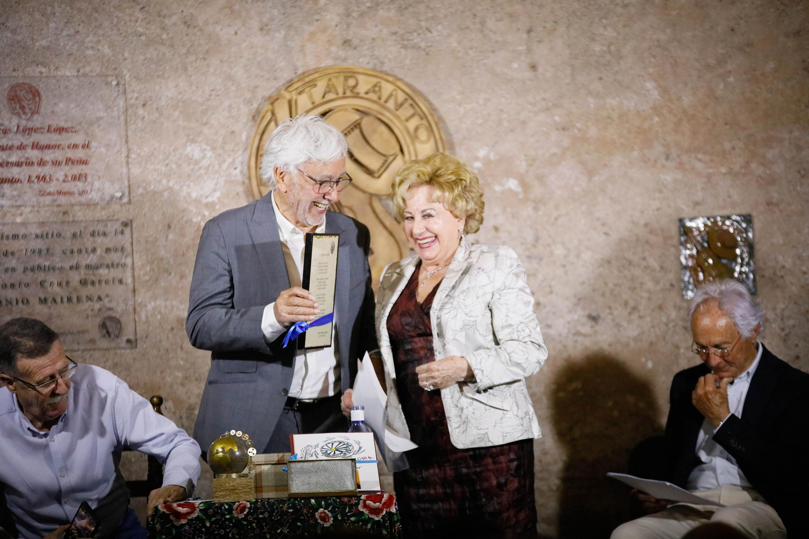 Entrega de Anagrama de Oro y Brillantes de la Ciudad de Almería a Andrés Caparrós en imágeness