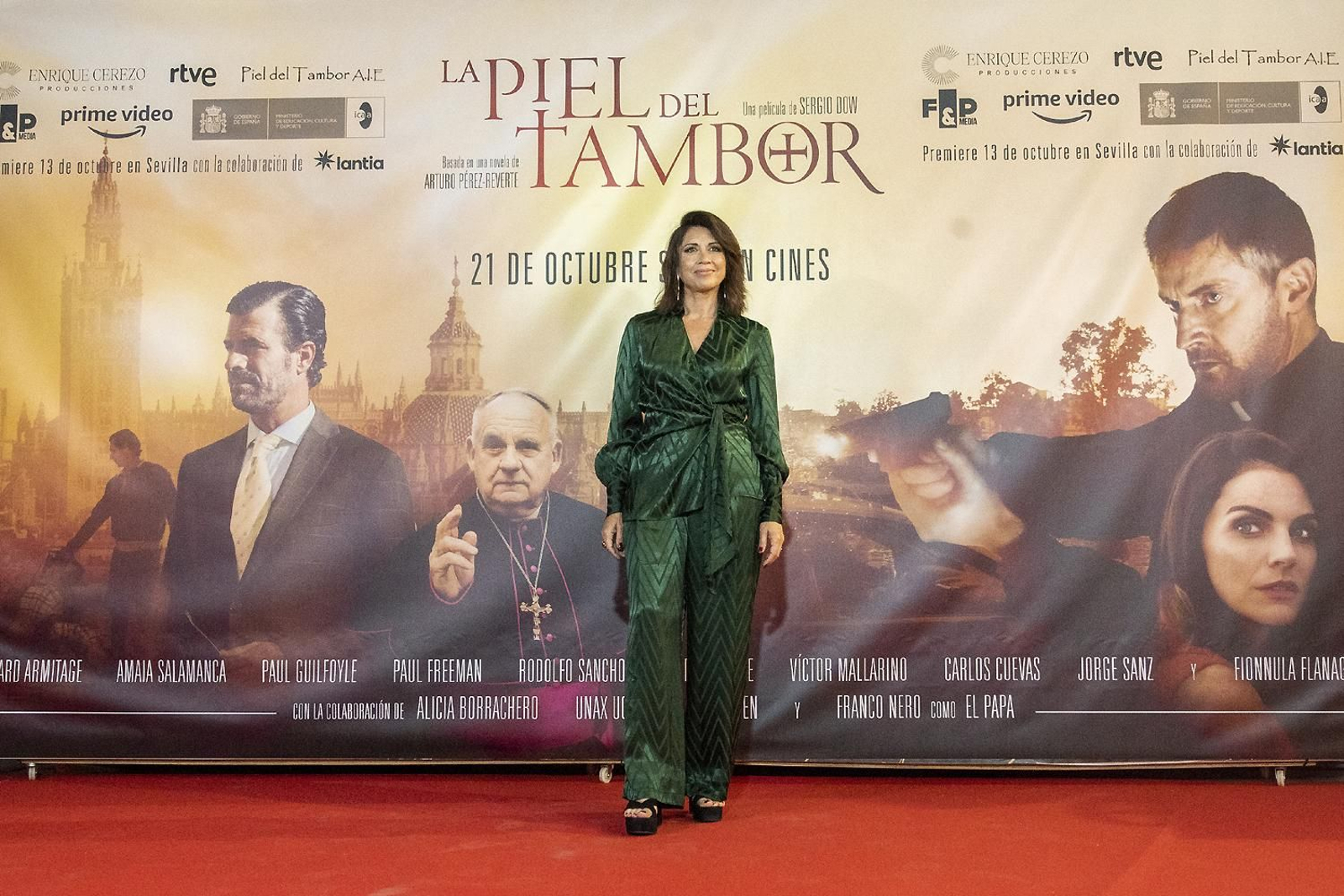 Las imágenes del preestreno de 'La piel del tambor' en Sevilla