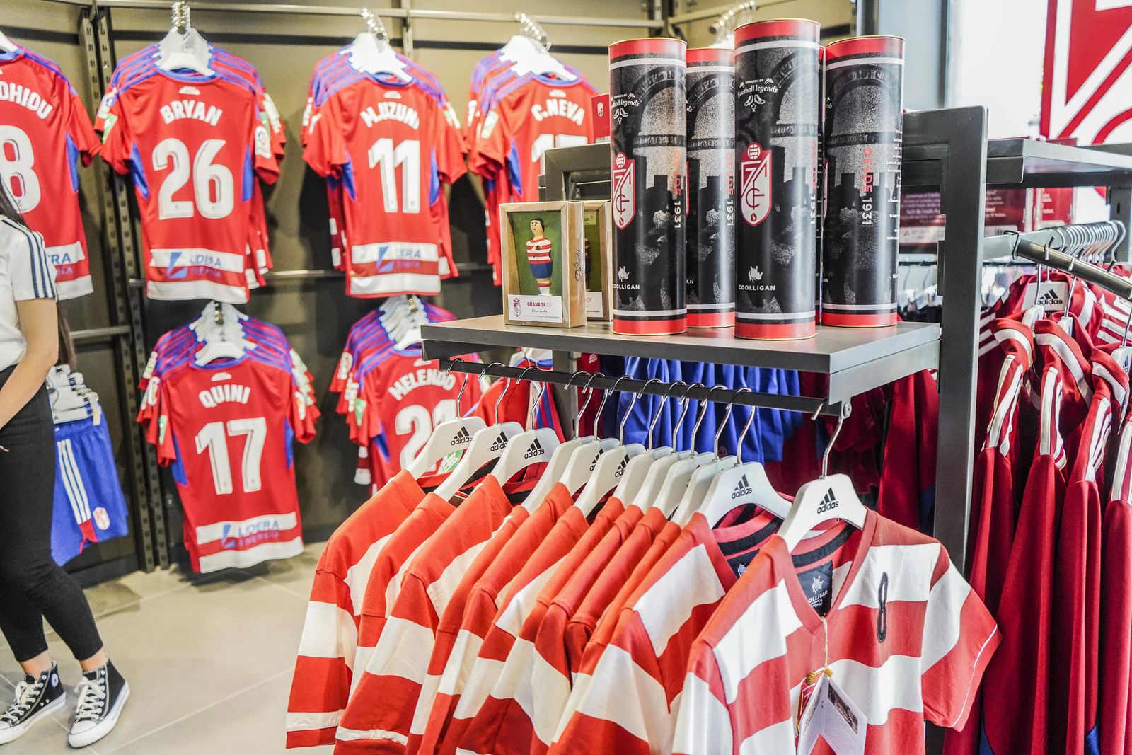 Conoce la nueva tienda del Granada en el centro