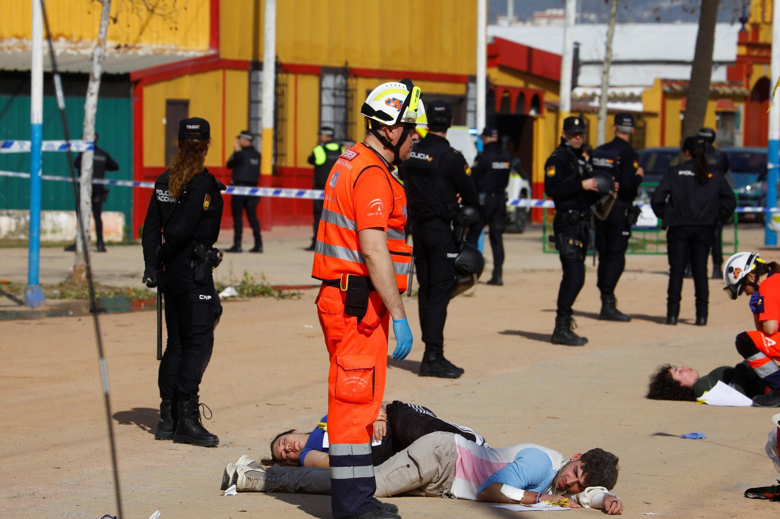El simulacro de actuación ante una explosión en la Feria de Córdoba, en imágenes