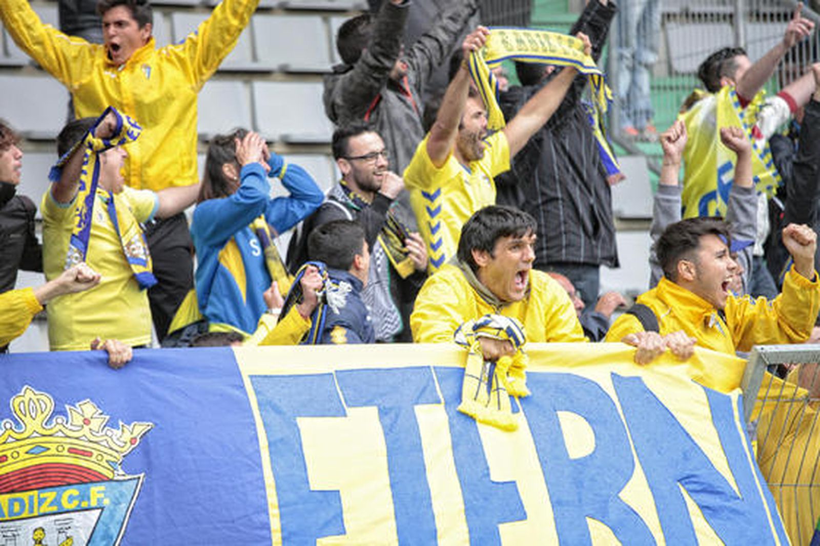 Los aficionados cadistas desplazados a Ferrol, pletóricos.

Foto: LOF