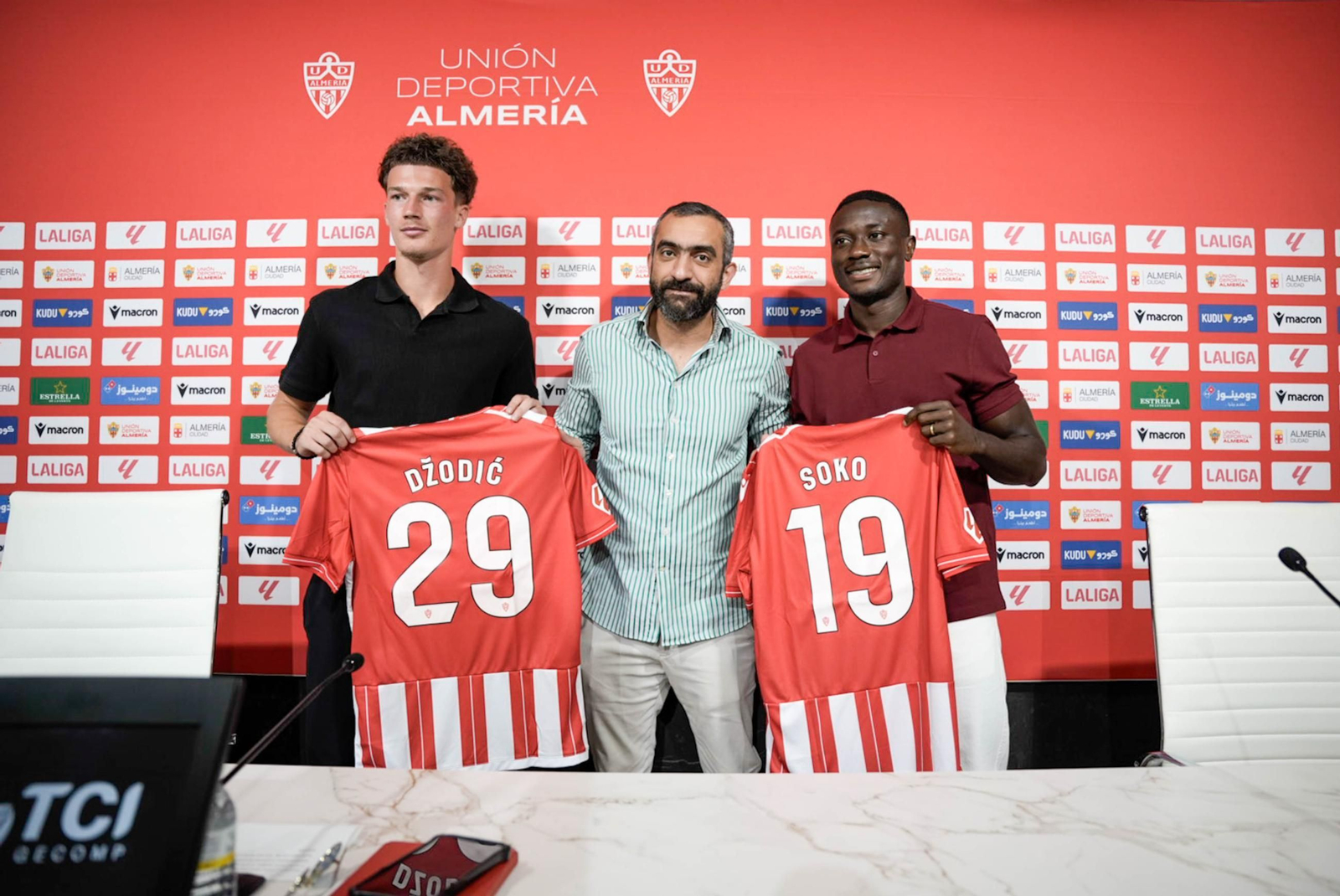 Soko y Dzodic como nuevos futbolistas de la UD Almería