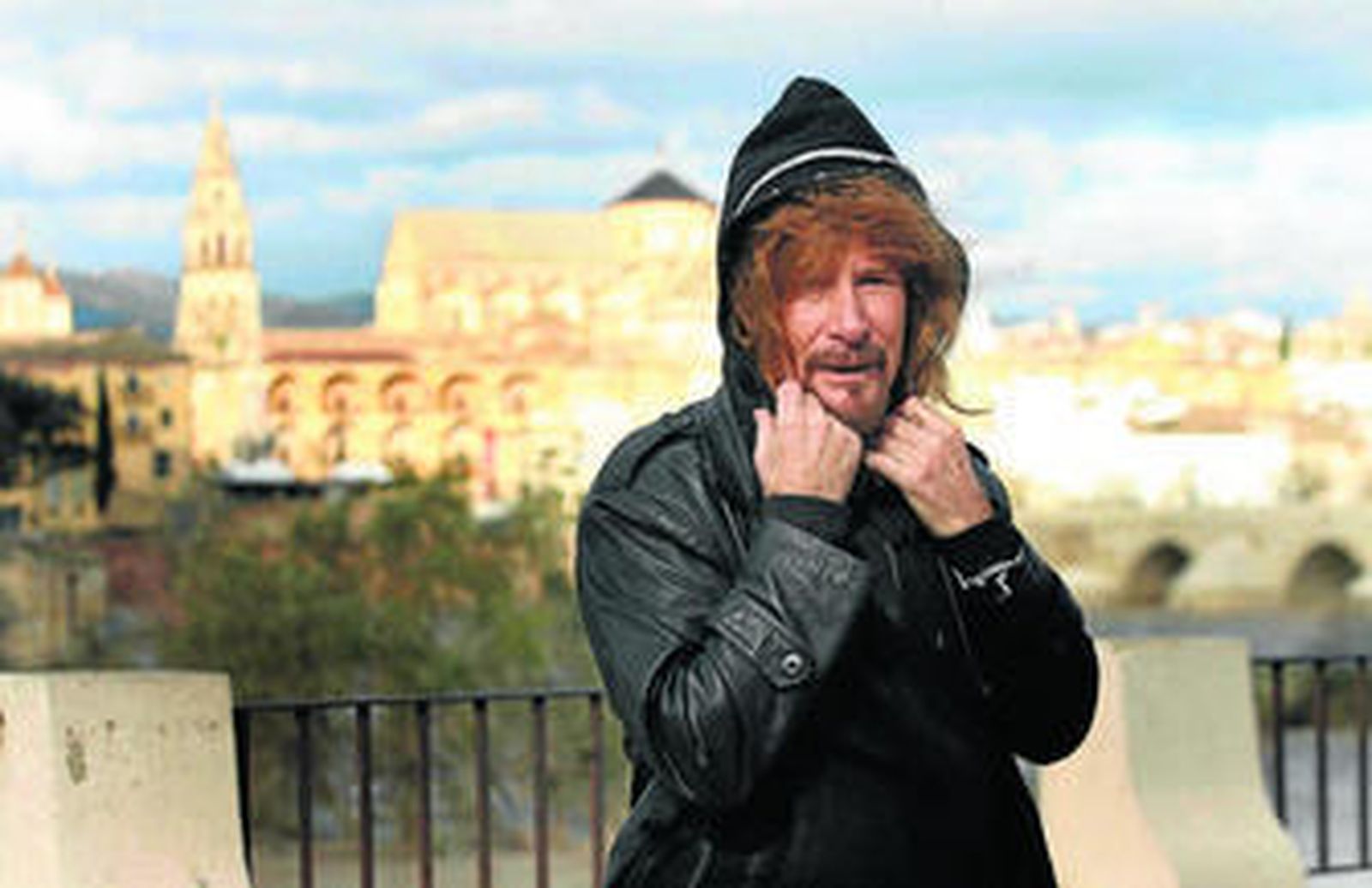 Manuel Martínez, ante la Mezquita, monumento que dio nombre a una de sus más famosas canciones.