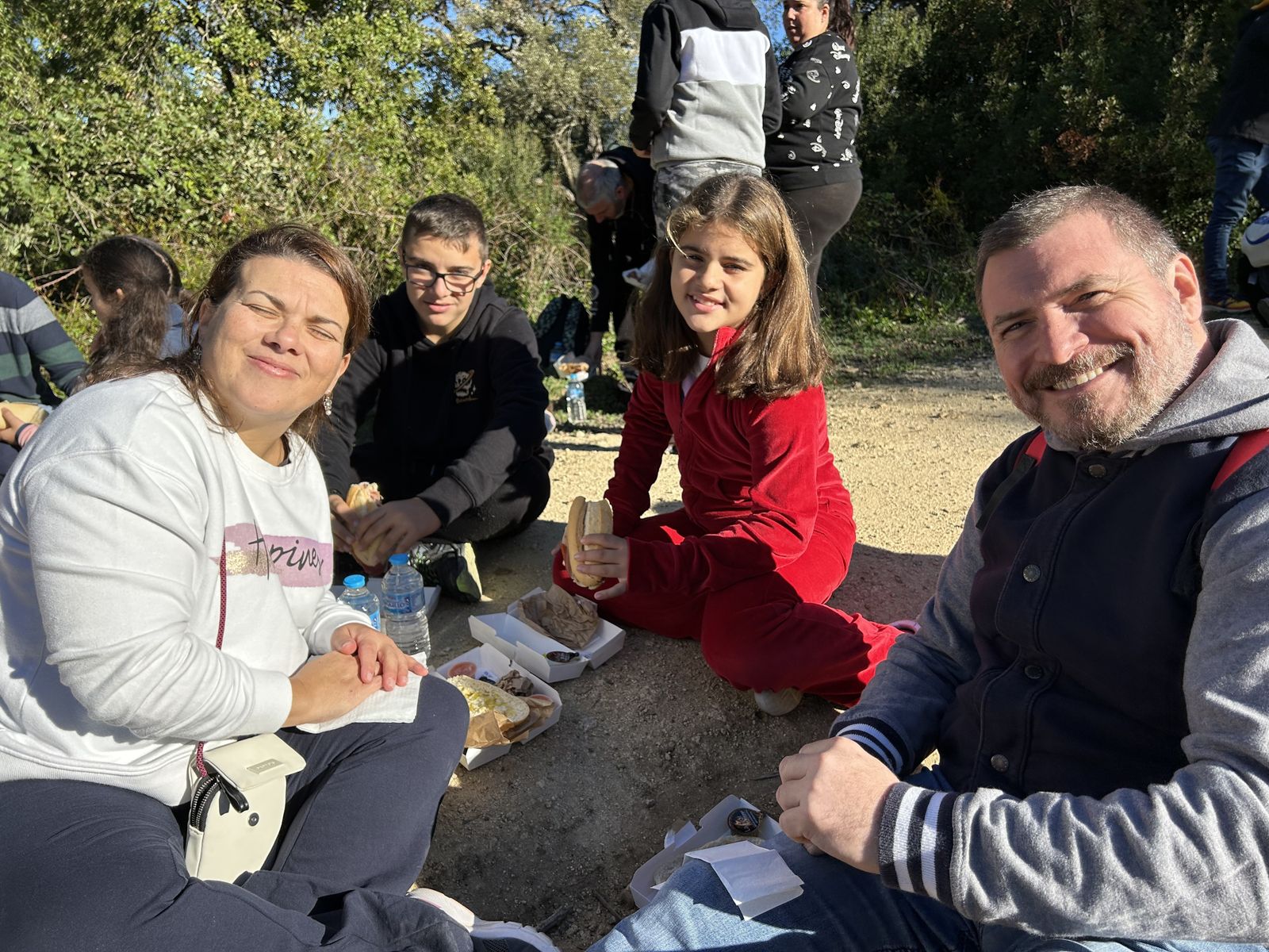 Jornada de reforestación en El Palancar por trabajadores de Acerinox, en imágenes