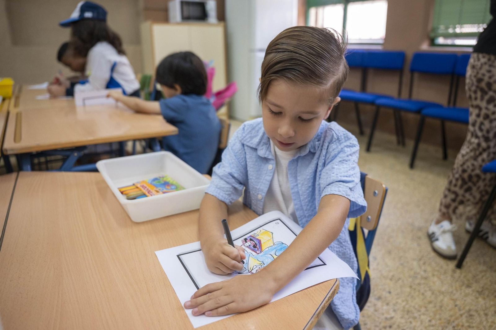 Primer día de colegio en el CEIP San Valentín de Almería, en imágenes