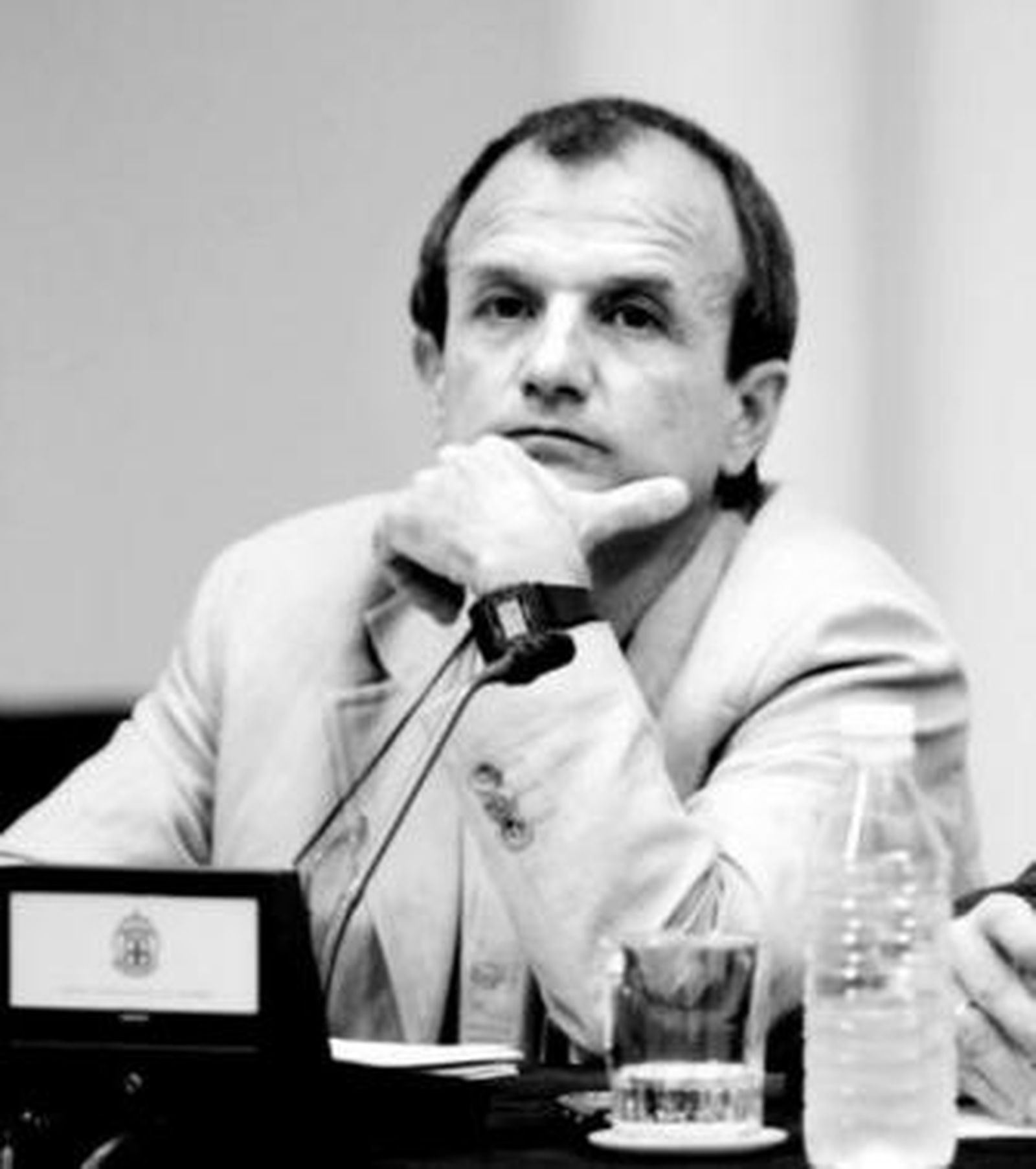 Carmelo Bentué durante la celebración de un Pleno.