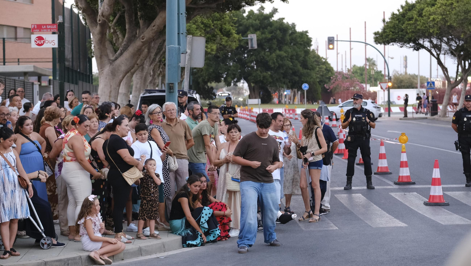 El pregón de la Feria de Almería 2025 y el encendido de la portada, en imágenes