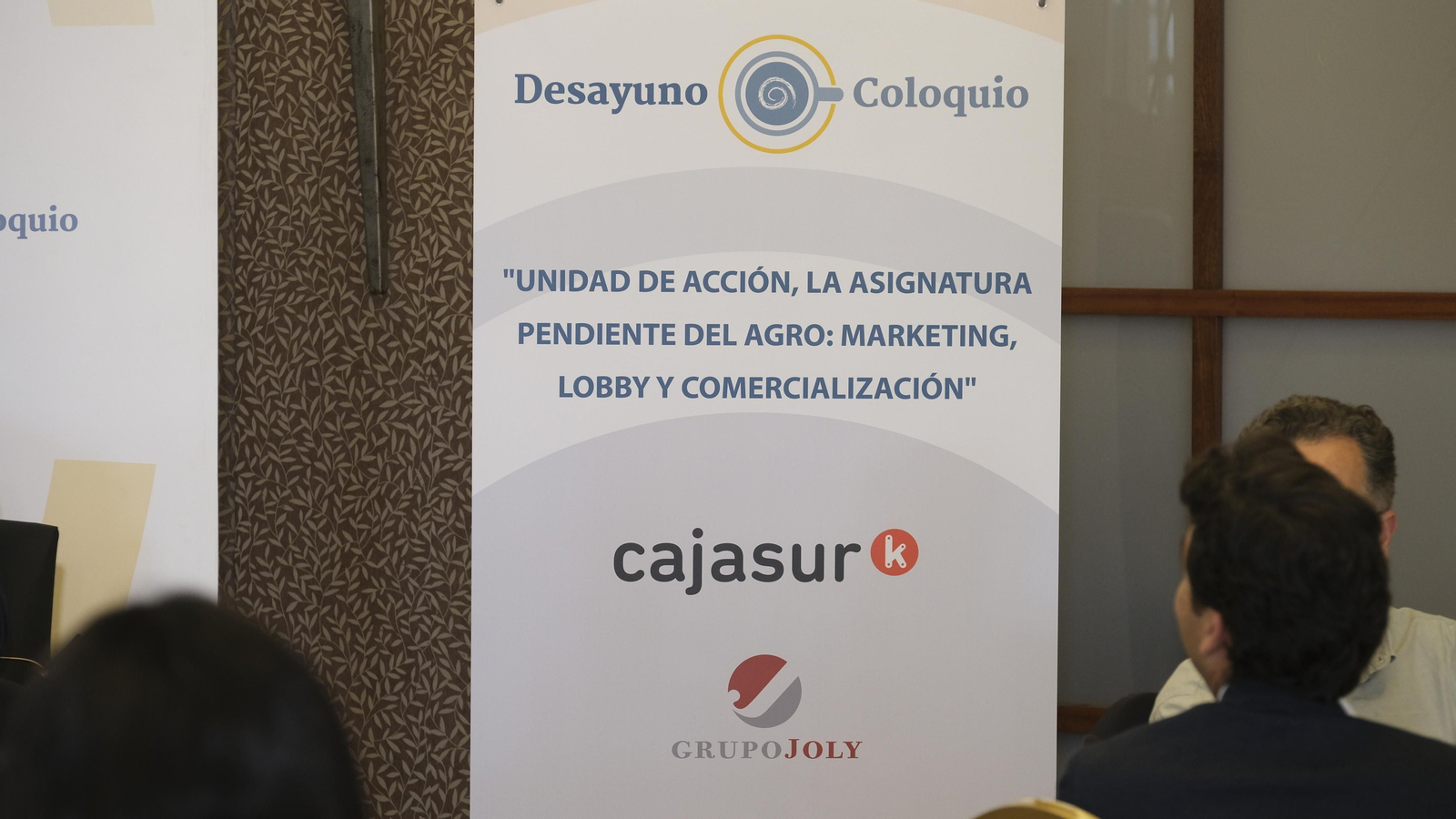 Desayuno coloquio de Grupo Joly y Cajasur, con la participación del ponente Enrique de los Ríos
