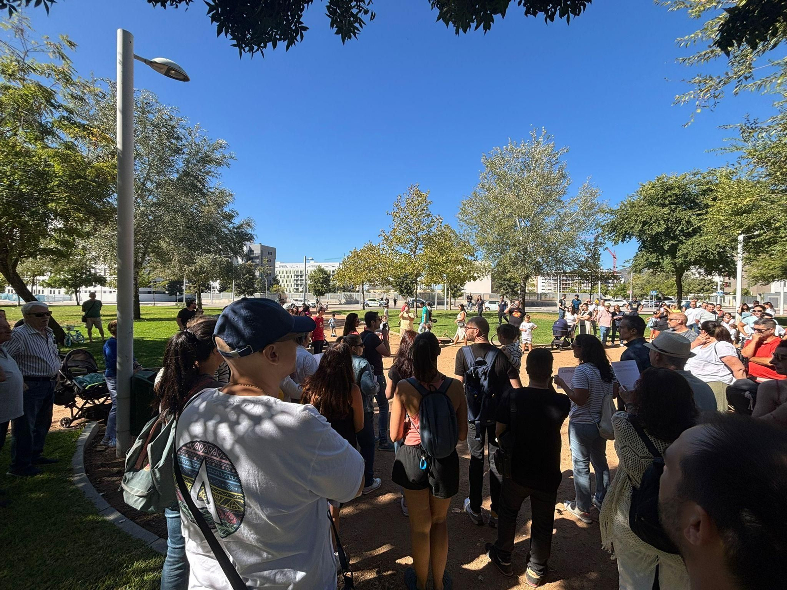 Concentración de los vecinos de Huerta de Santa Isabel y Turruñuelos.