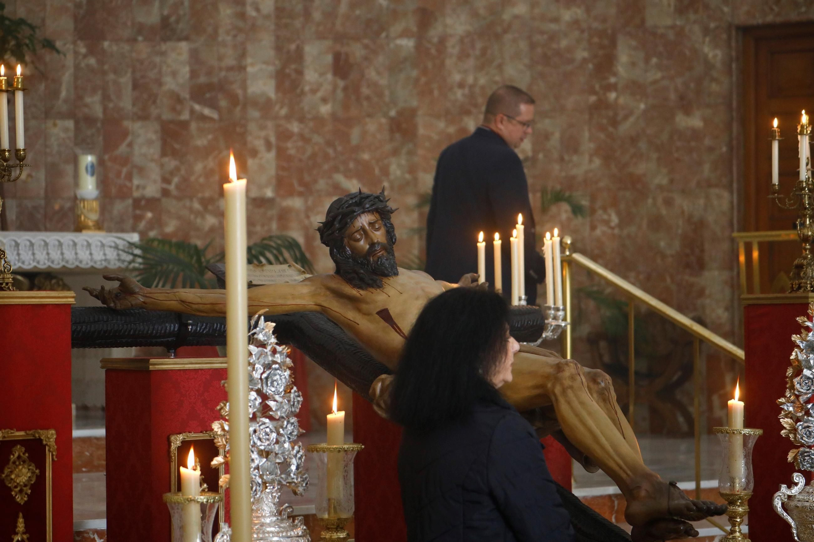 Las mejores fotos del besapiés al Cristo de la Confianza de Córdoba