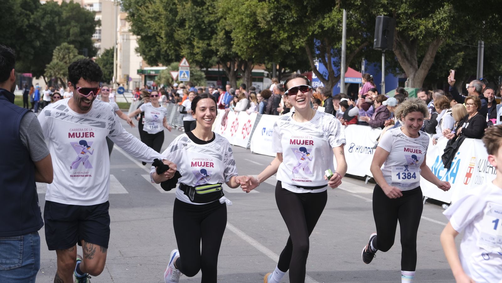 Imágenes de la Carrera de la Mujer 2023 en Almería