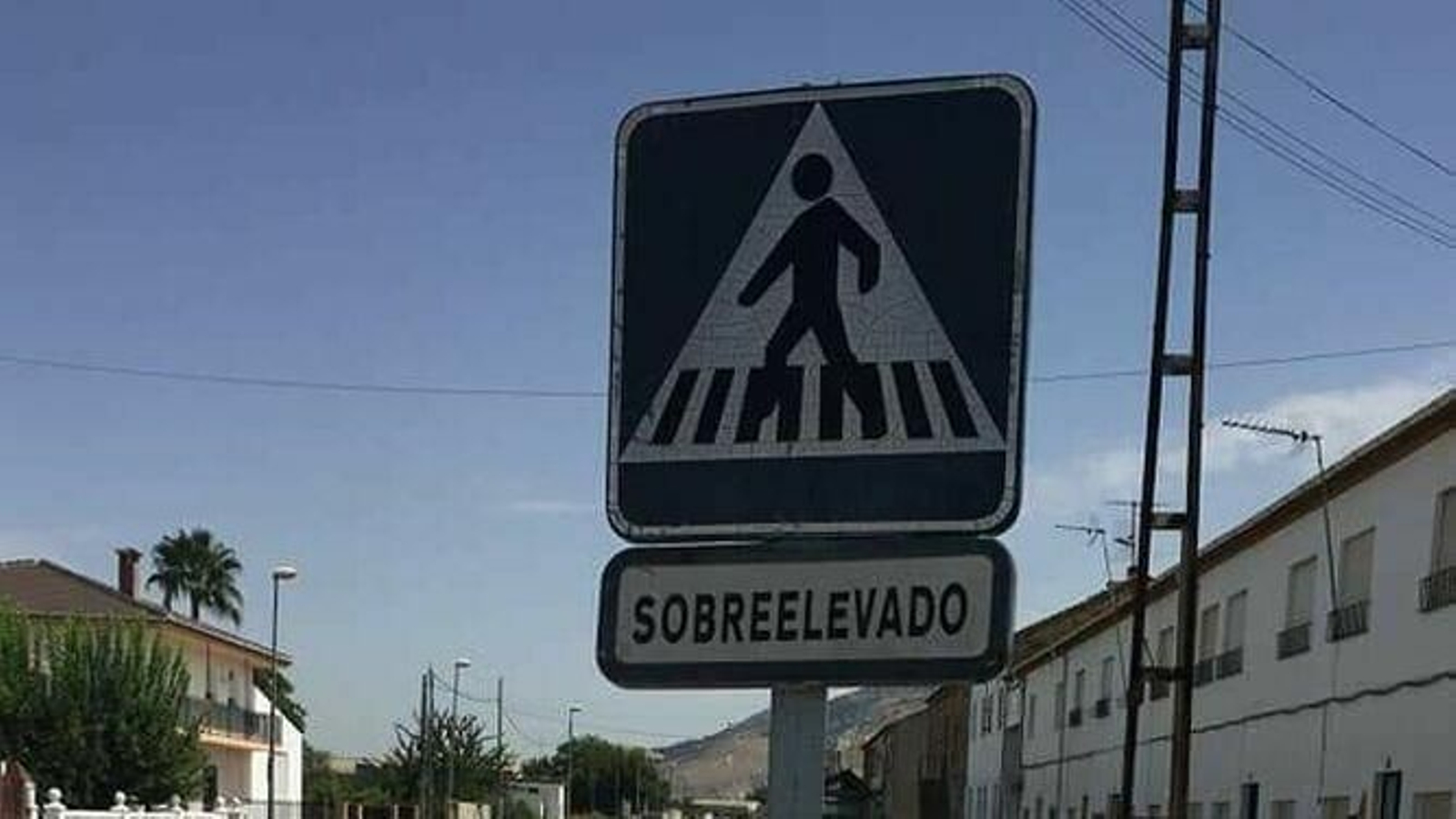 Fuente Vaqueros arregla las aceras para instalar una arboleda Fuente Vaqueros arregla las aceras para instalar una arboleda