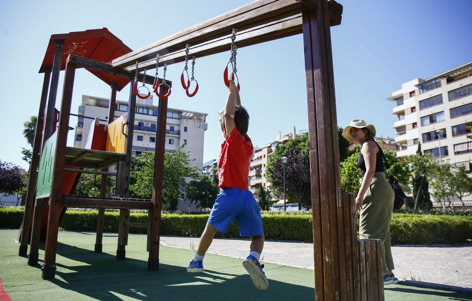 Fotos de la reapertura de los parques infantiles en Málaga.