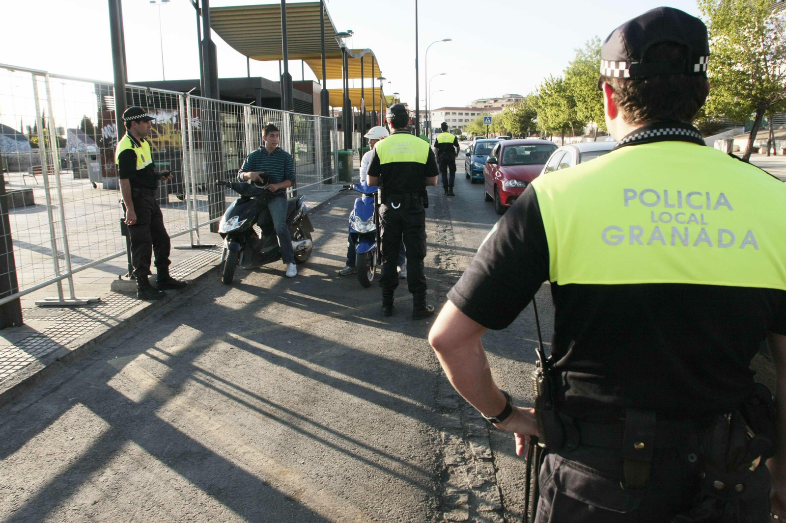 Imagen de archivo de una intervención de agentes de la Policía Local de Granada.