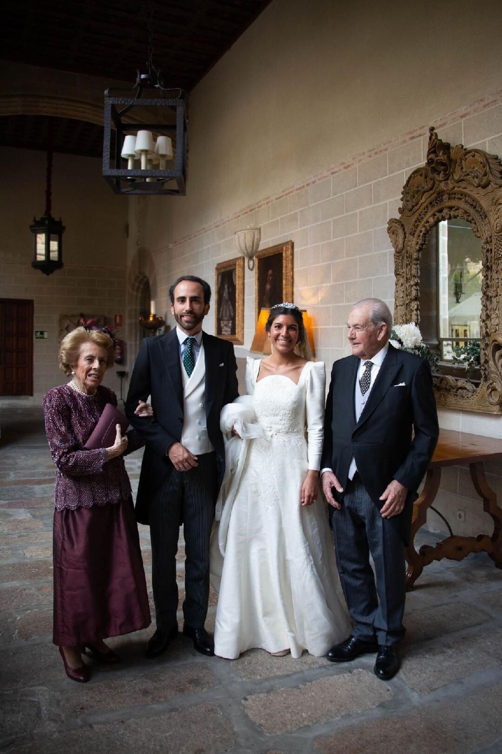 El nuevo matrimonio Bohórquez Ruiz-Mateos con sus abuelos, los marqueses de las Palmas