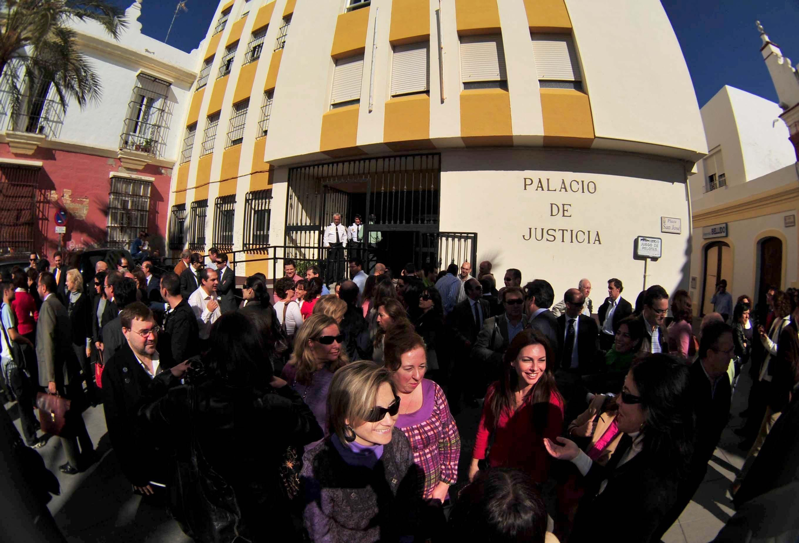 Una imagen de hace ocho años: el Colegio de Abogados se concentra para exigir la creación del cuarto juzgado.