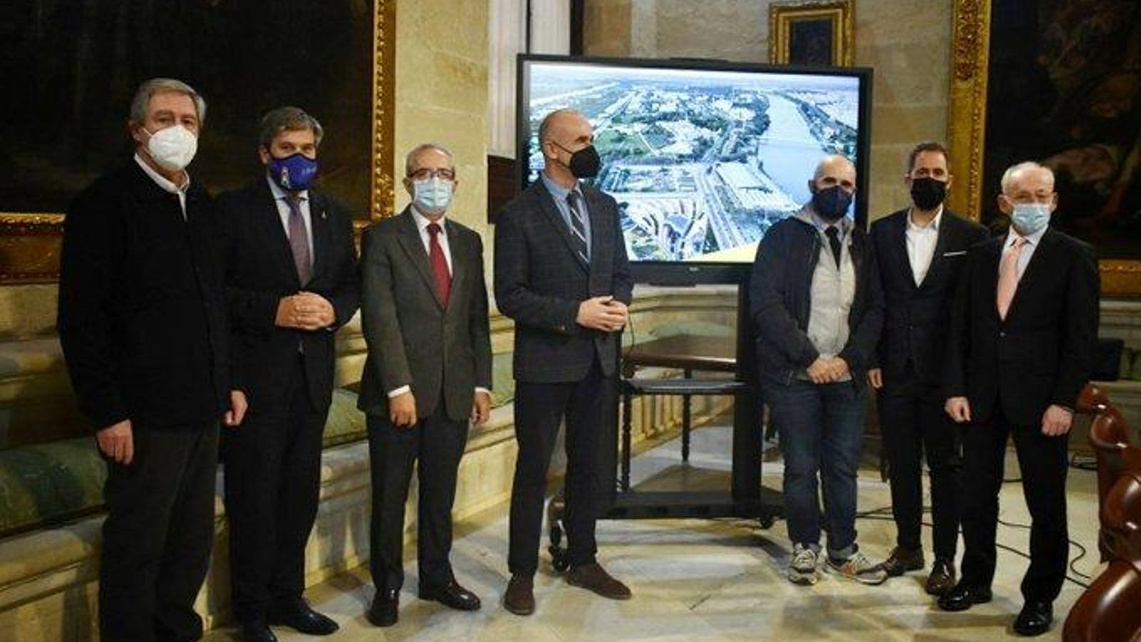 El alcalde  posa con los responsables de Urbanismo, el PCT, los empresarios de la Cartuja y la asociación Legado Expo.