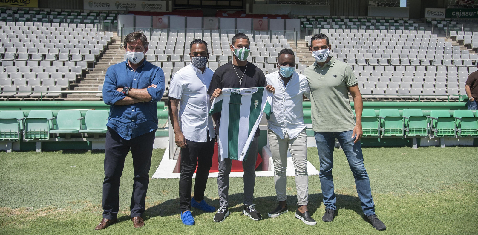 La fotos de la presentación de Darren Sidoel con el Córdoba CF