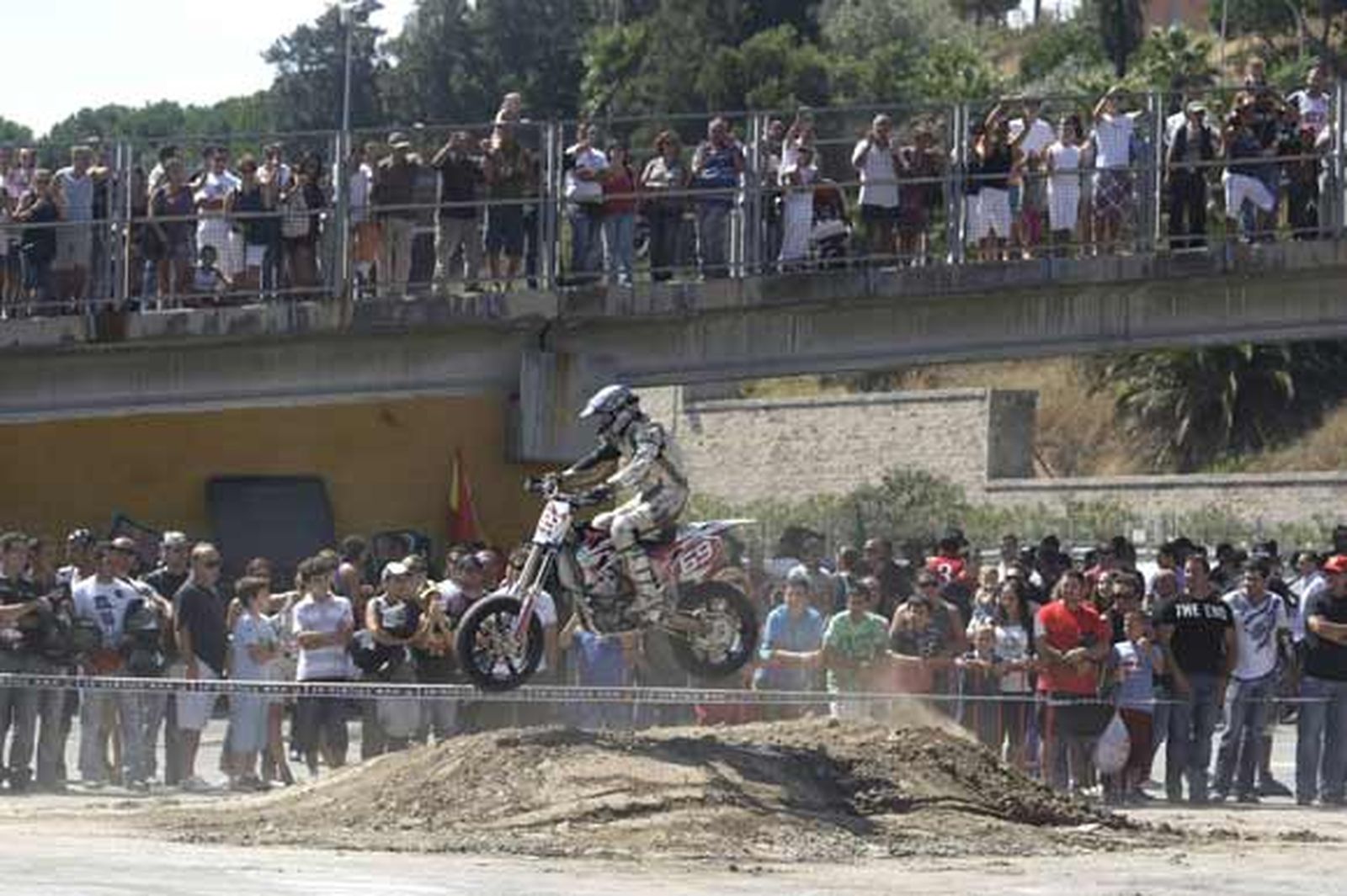 500 motos se dieron lugar en el parque feria como colofón de la gran fiesta motera Delfines 2010

Foto: Erasmo Fenoy