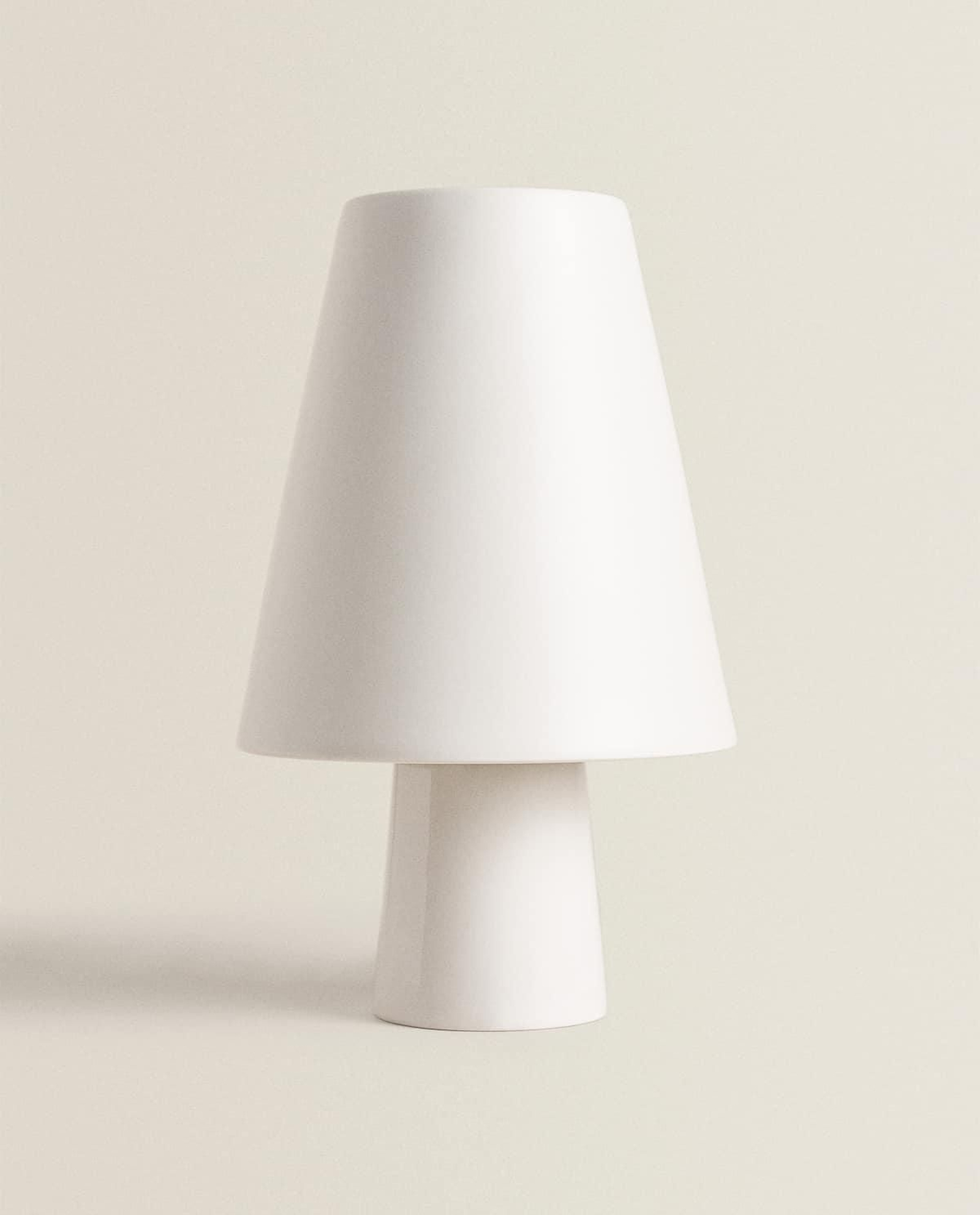 Lámpara de porcelana.