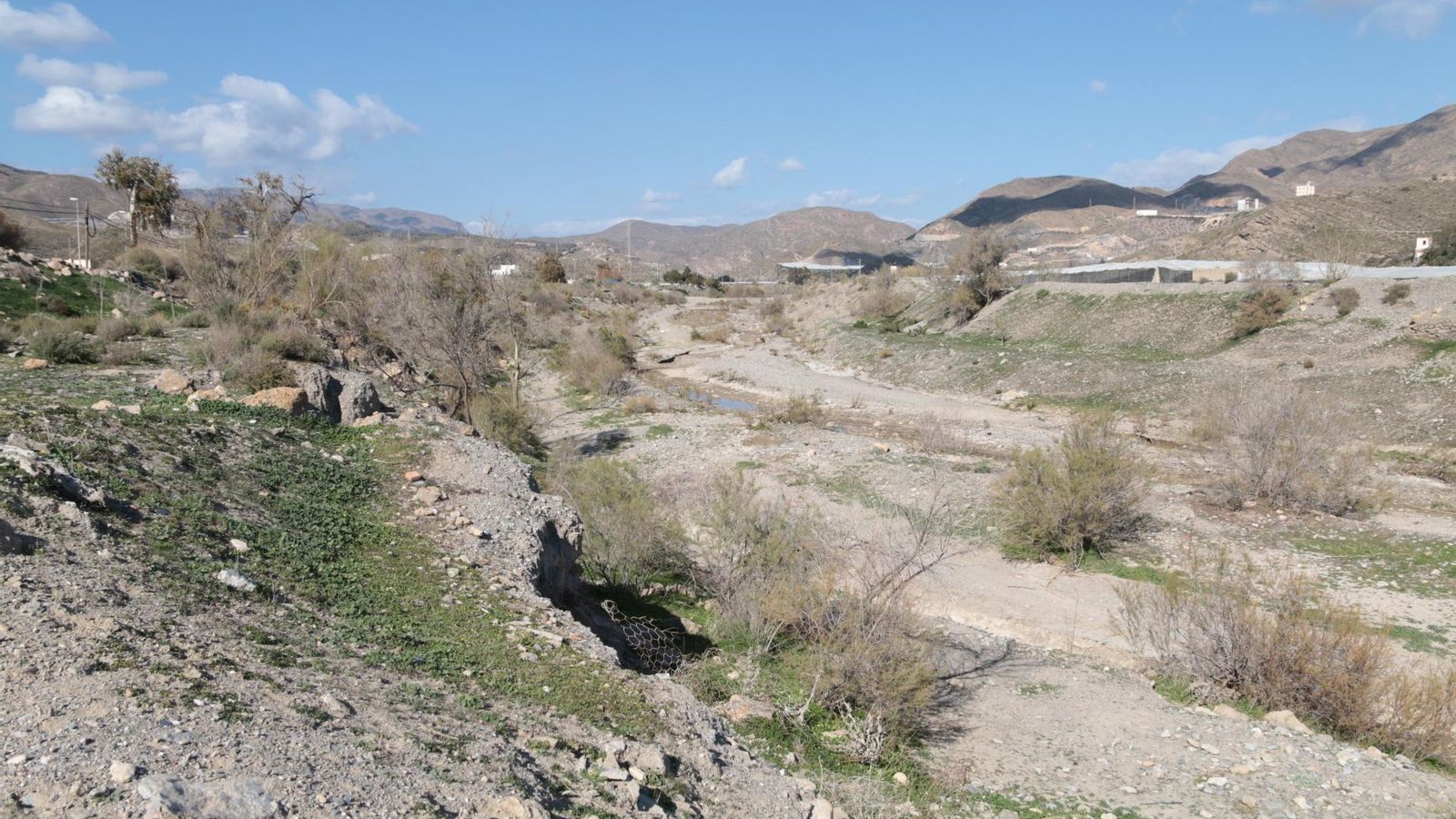 El cauce del río Adra, hoy seco, se someterá a trabajos de prevención de inundaciones.