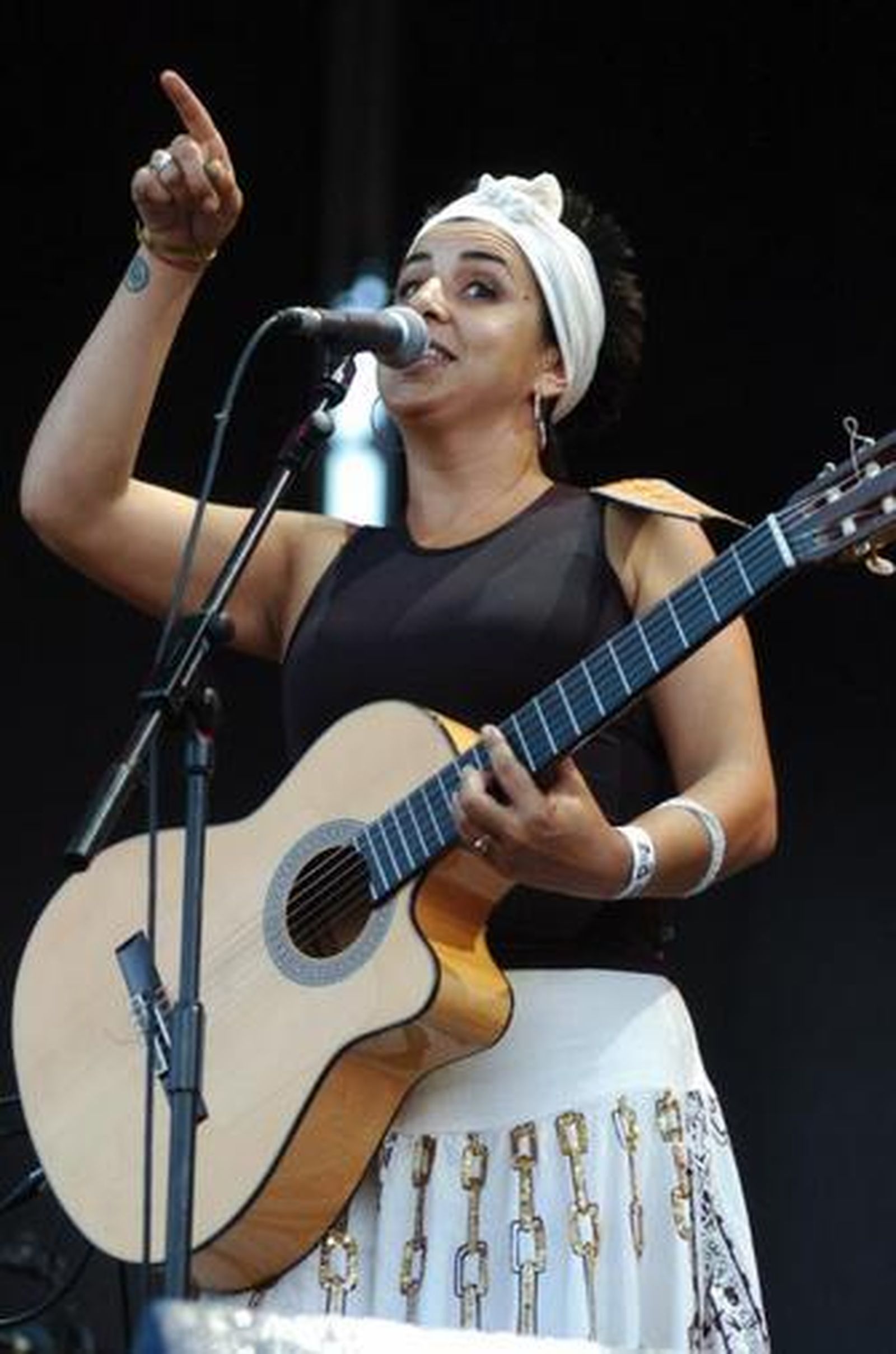 Amparanoia canta en la Plaza de San Francisco.