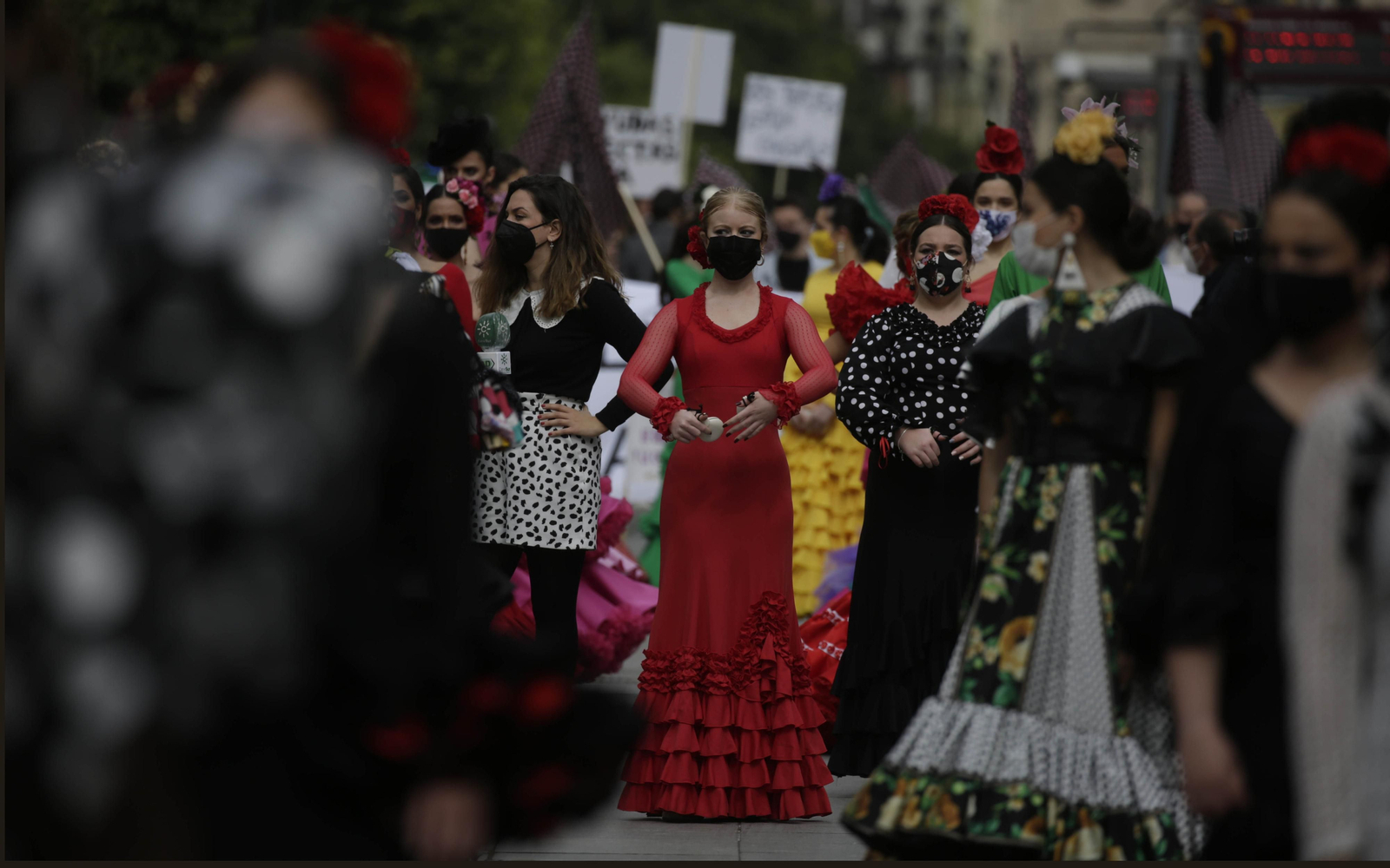 Las imágenes de la manifestación del sector de la moda flamenca