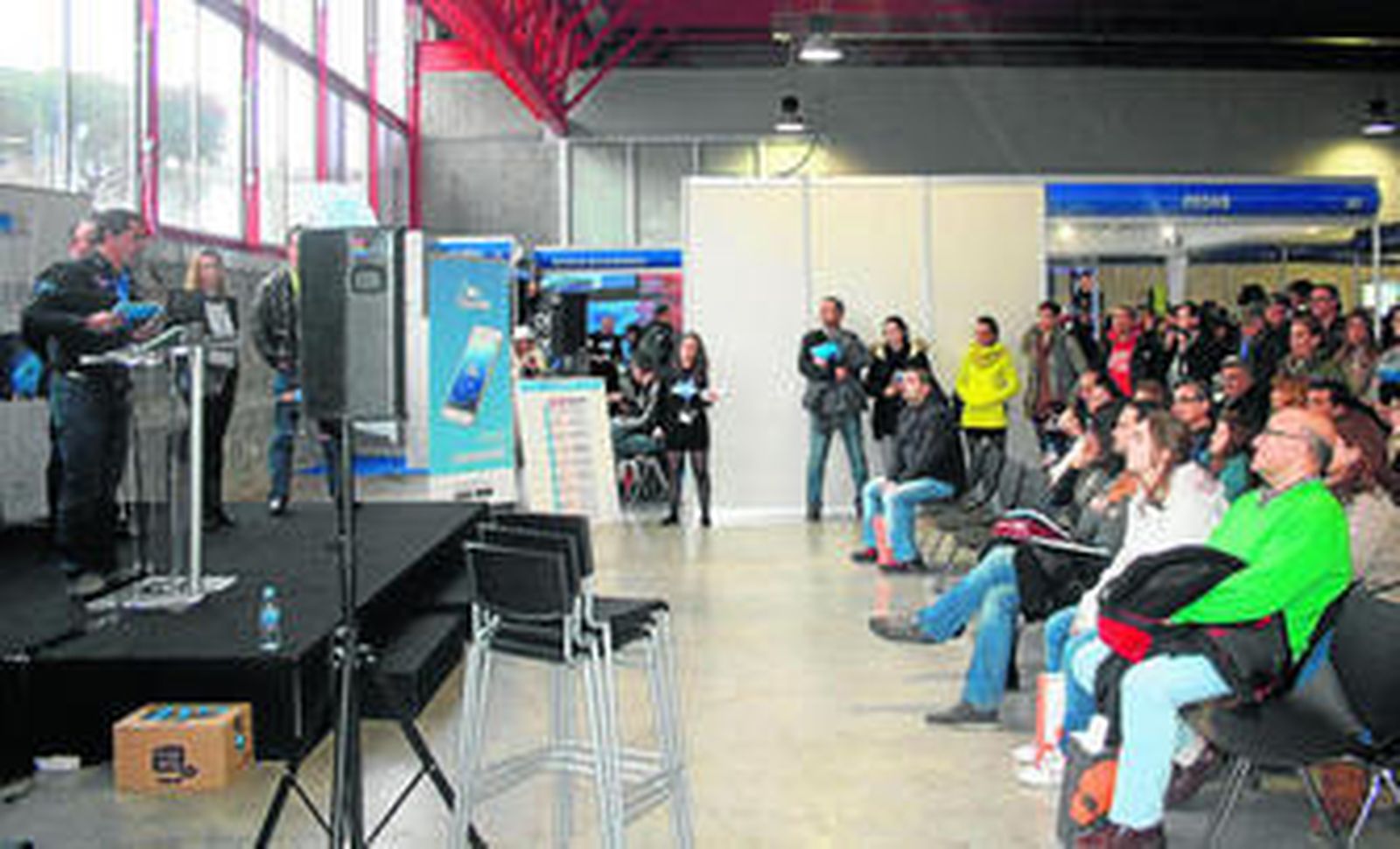 La presentación levantó una gran expectación en el Pabellón de Cristal.