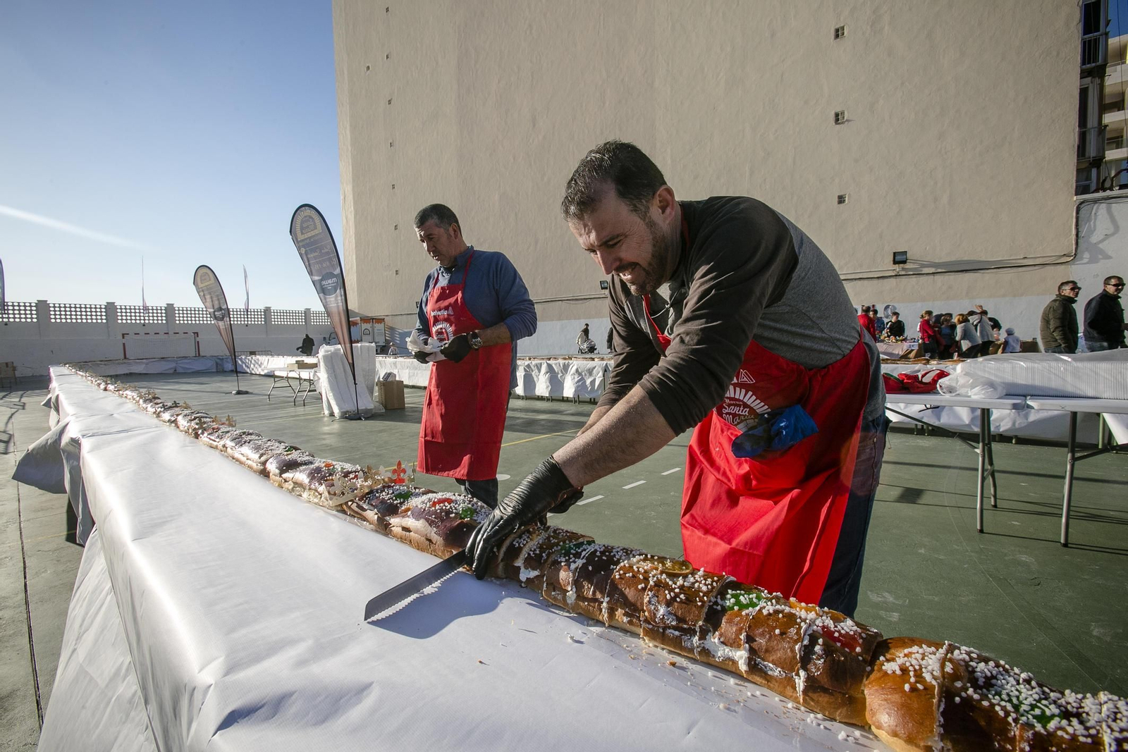 El roscón gigante de Salesianas Cádiz en la Navidad de 2017.
