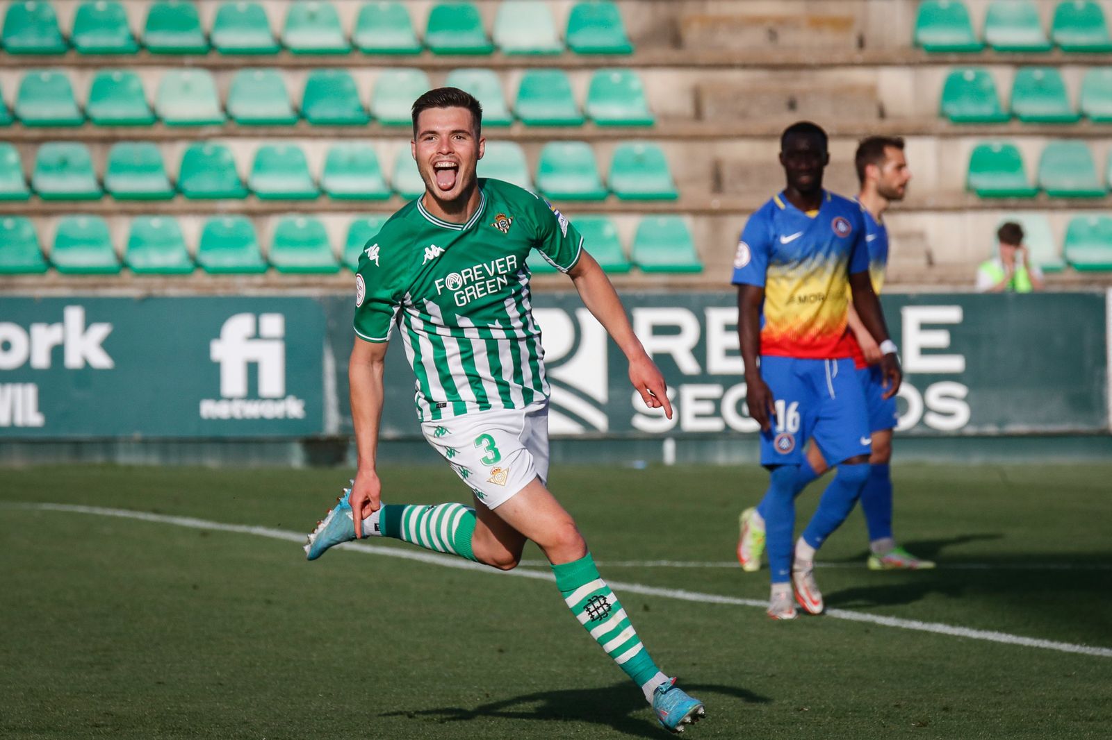 Cardoso celebra el segundo gol del Betis Deportivo al Andorra.