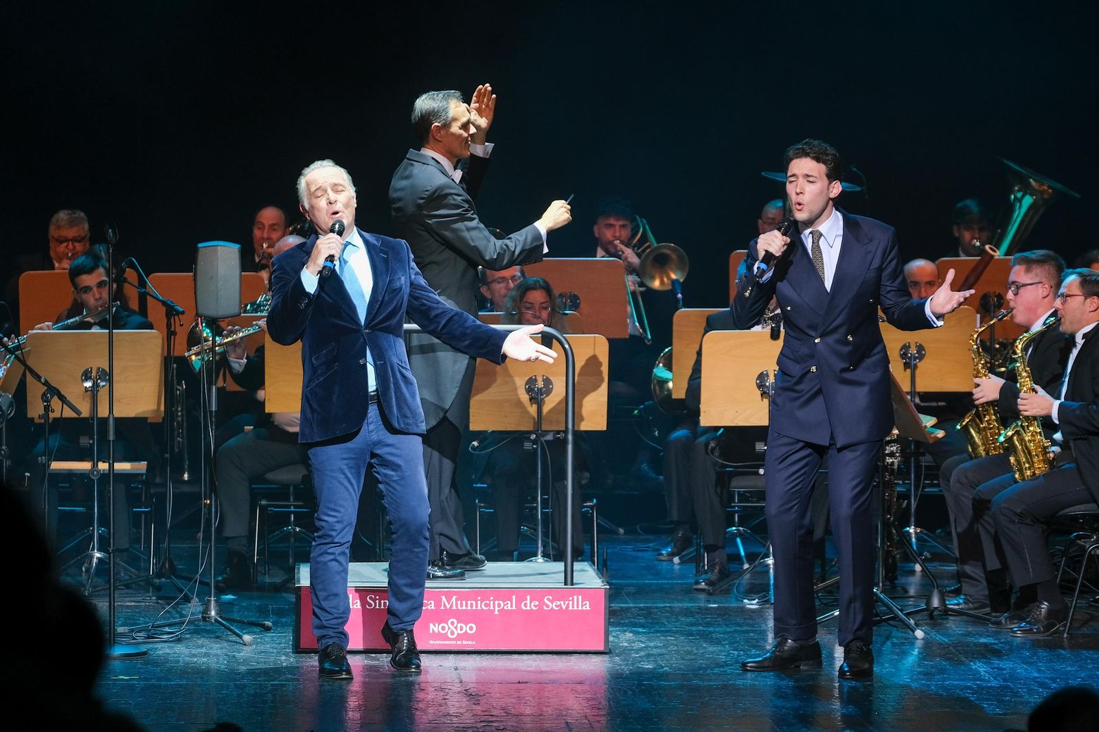 Imágenes del espectáculo Así canta nuestra tierra en Navidad, de la Fundación Cajasol y Alalá