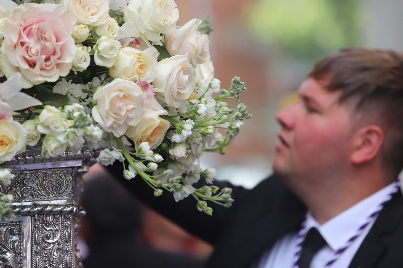 Imágenes del recorrido de la Hermandad del Cristo Cautivo de Huelva