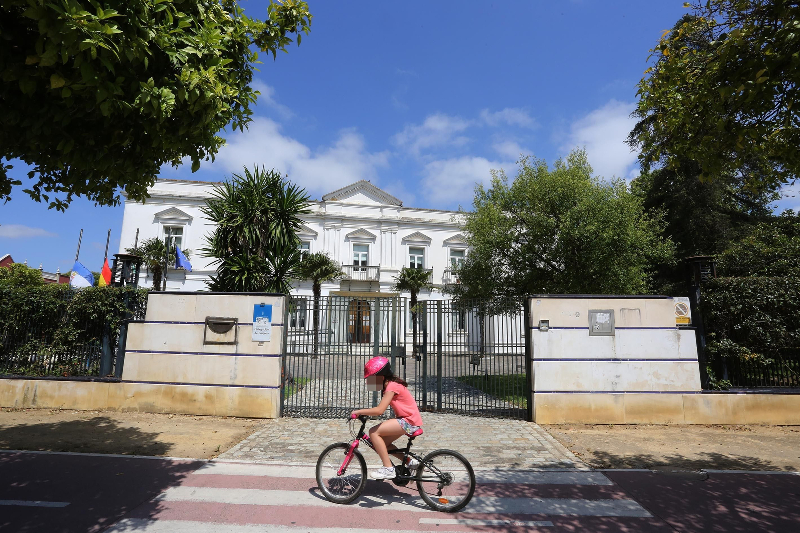 Exterior de la sede de la Delegación de Medio Rural, en la avenida Álvaro Domecq.