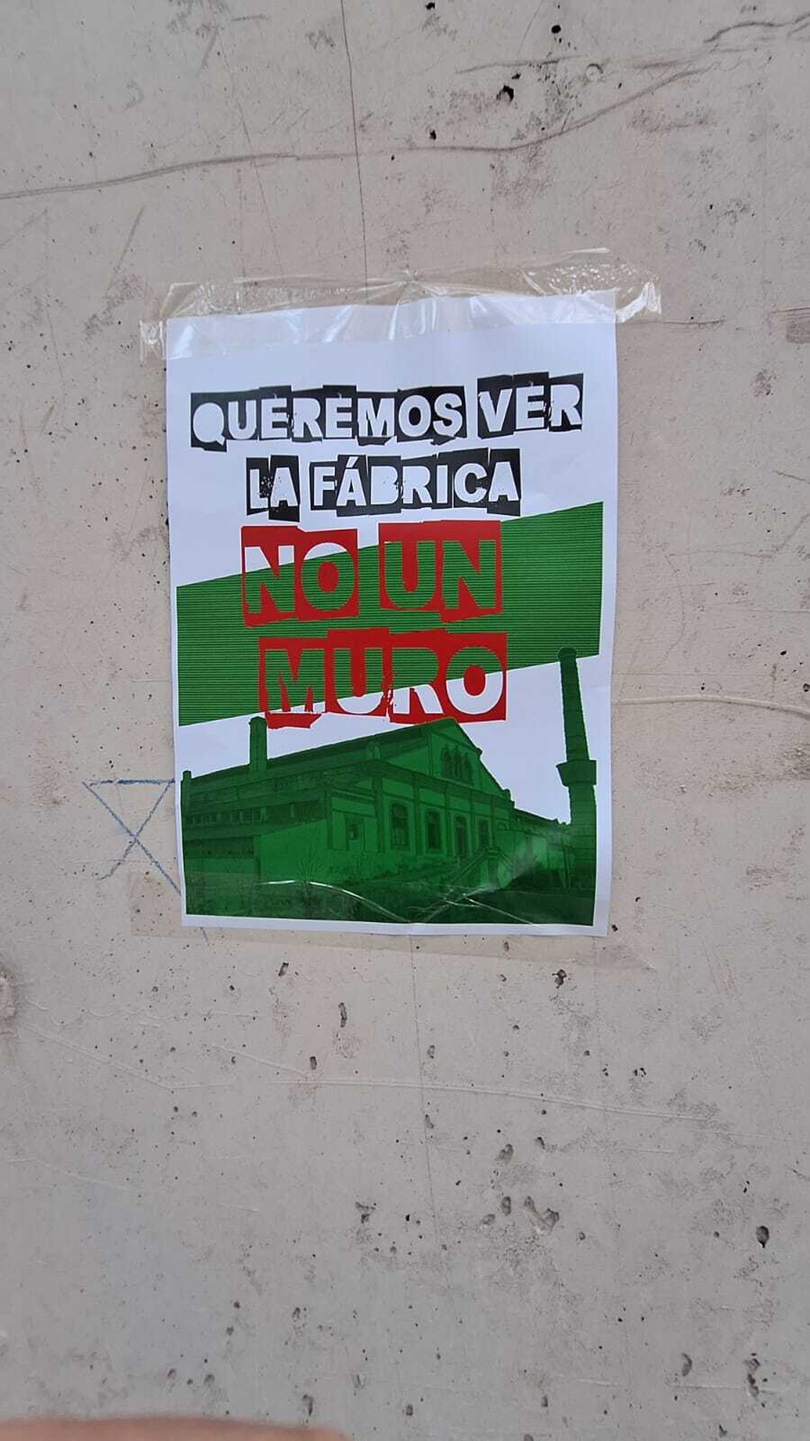 Protesta de los vecinos de Miraflores contra el muro que oculta la Fábrica de Vidrio