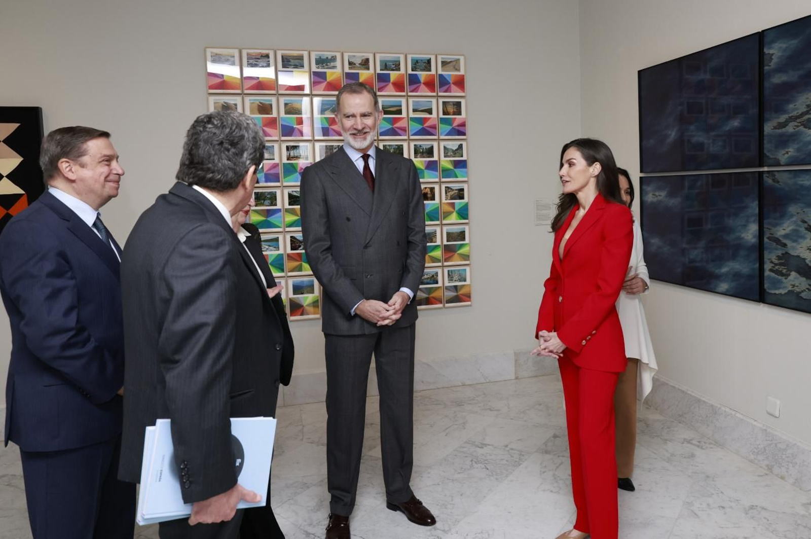 Las fotos de la visita de los Reyes a la exposición con los retratos de Annie Leibovitz