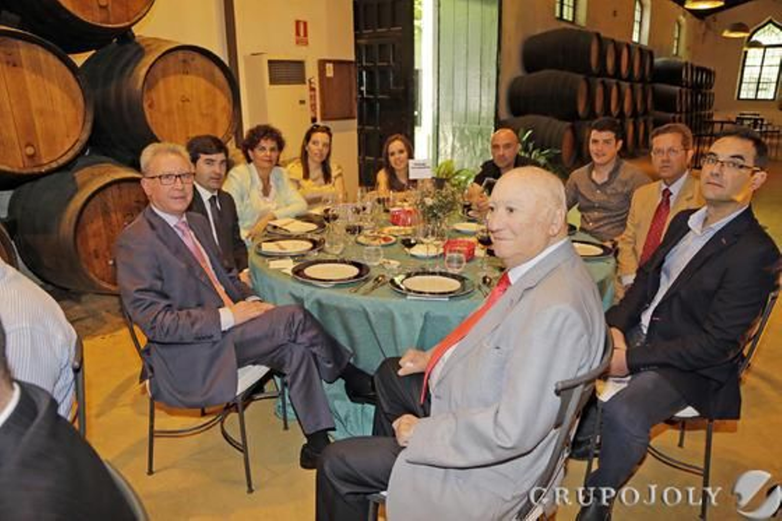 Antonio Sánchez Cardeno y Francisco Manuel Espinar (Banco Popular), María Gloria e Isabel María Mellado (Alojamientos Turísticos Mellado López), Cristina Solís (Faro76), Antonio Luis y Diego Montalbán (Enrique Montalbán), Francisco Bouzo Bernal, Rafael Corrales Ramírez (Centro Comercial Corrales) y Manuel Corrales Castro (Hijos de Rafael Corrales Saborido).

Foto: Miguel Angel Gonzalez