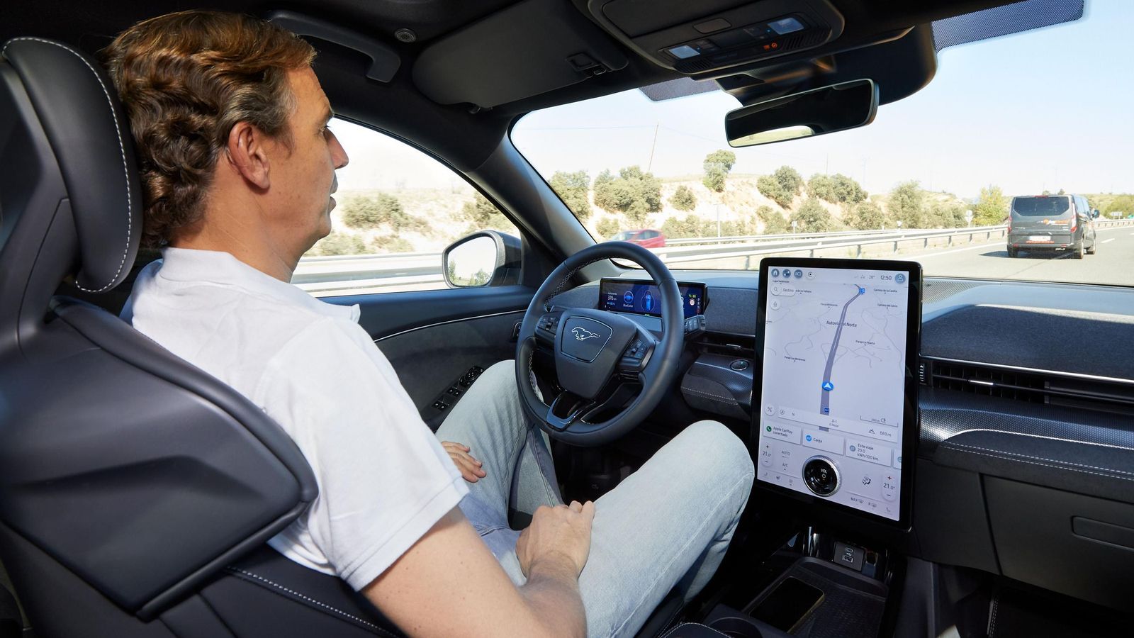 Circular sin llevar las manos en el volante es posible en algunos de los modelos de Ford gracia al sistema BlueCruise.