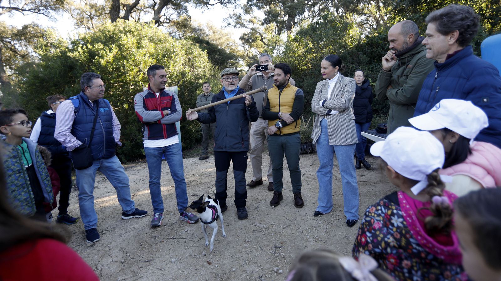 Jornada de reforestación en El Palancar por trabajadores de Acerinox, en imágenes