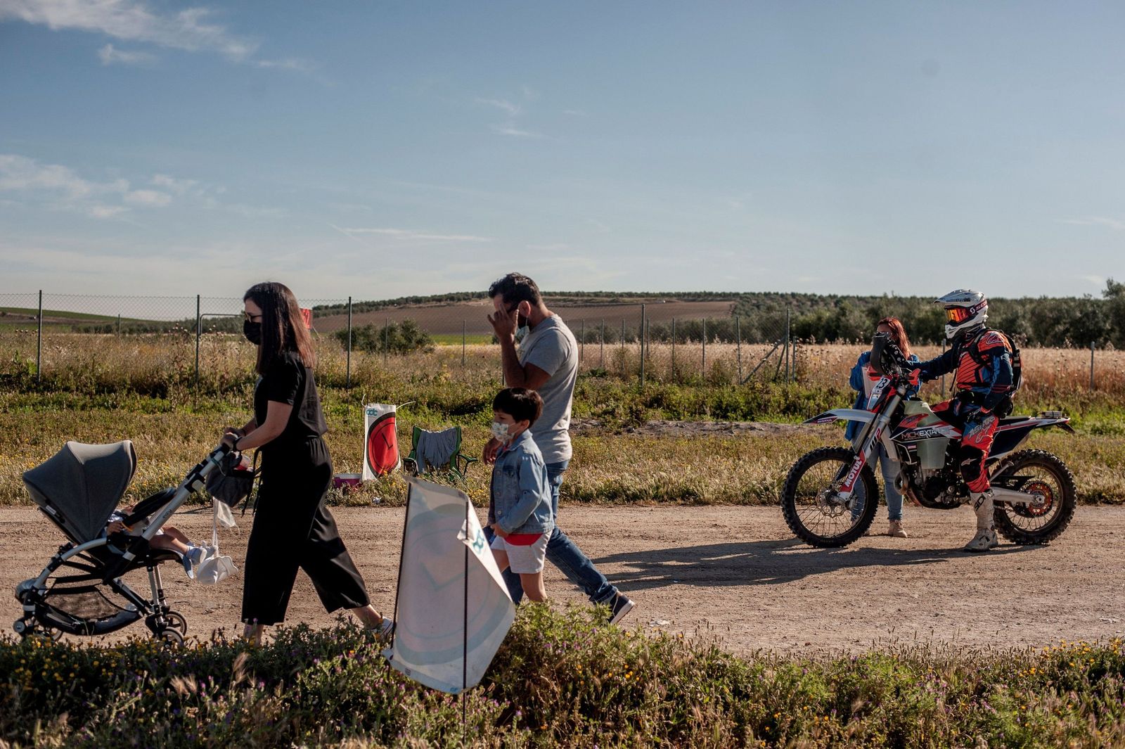Los grandes del Dakar enseñan el paisaje rural de Andalucía