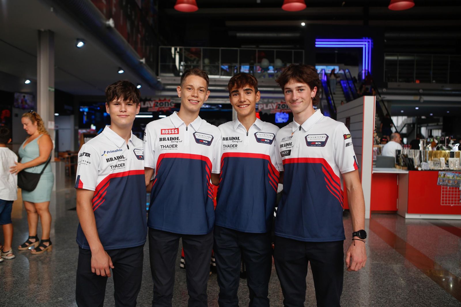 Las fotos de la visita del campeón del Mundo Emilio Alzamora al centro comercial Bahía Plaza de Palmones (Los Barrios)