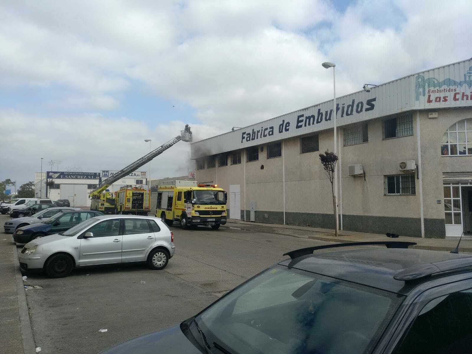 Incendio en la fábrica de embutidos Los Chiclaneros
